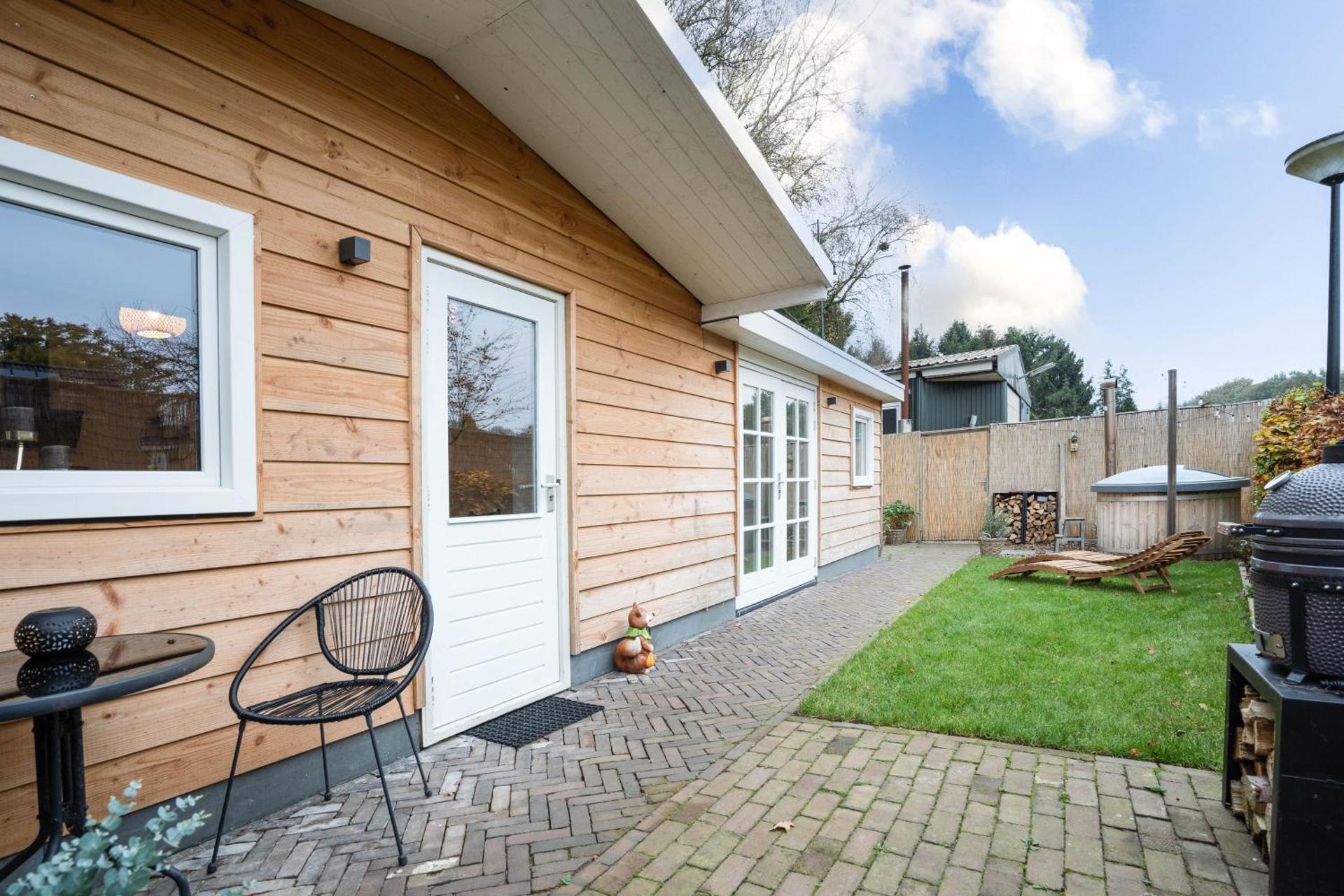 Luxe Hottub Huisje Bij het Veen op de rand van het Bargerveen Drenthe
