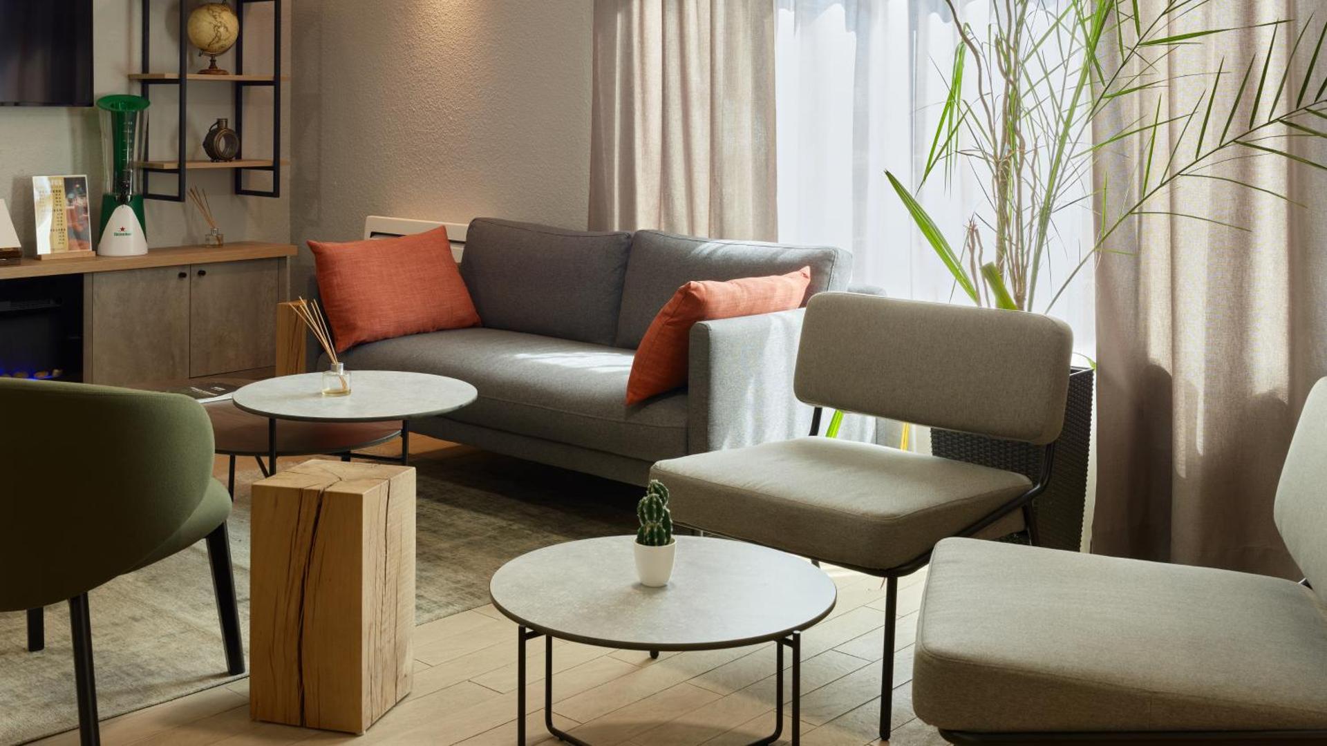 Communal lounge/ TV room