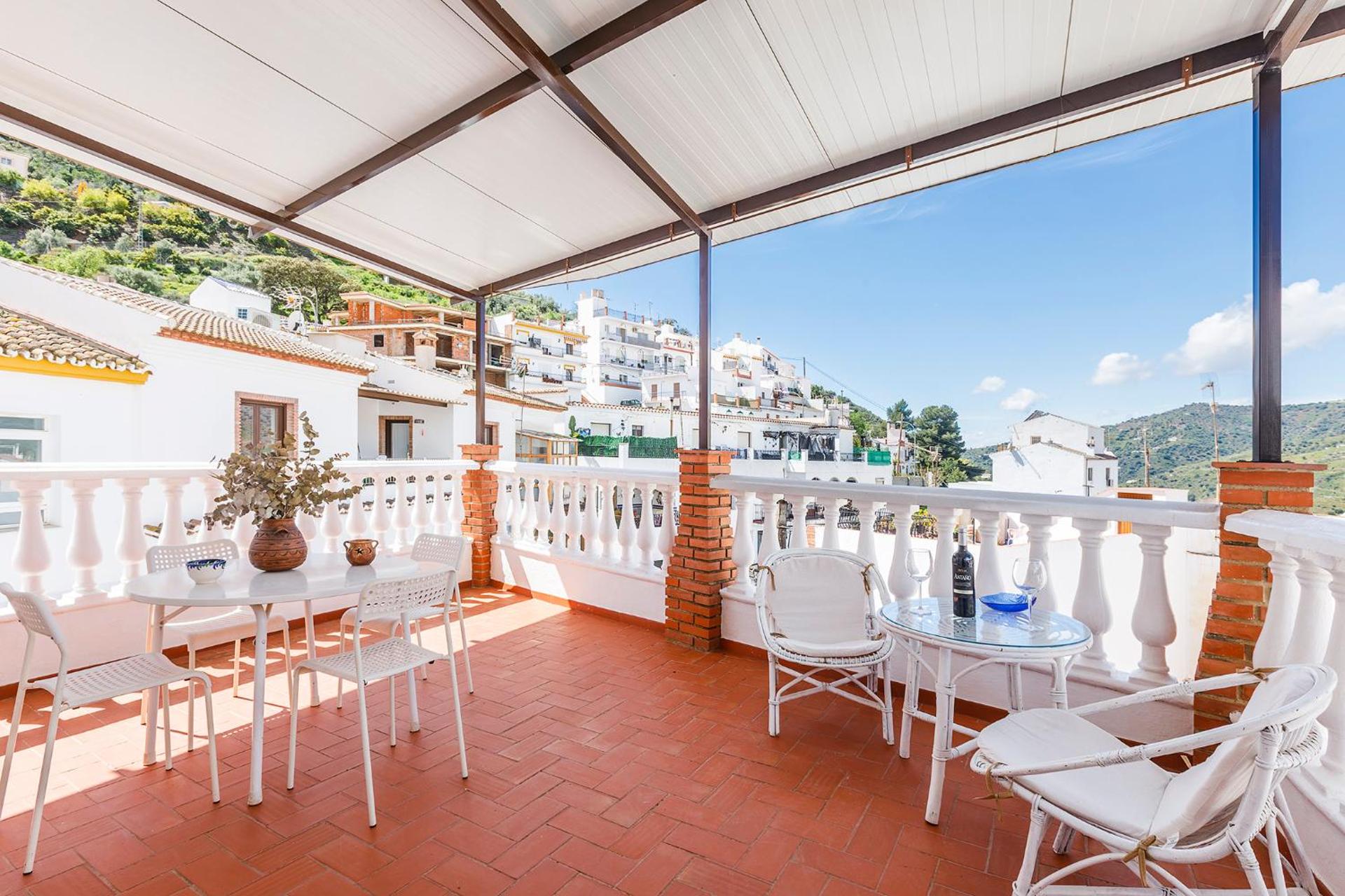 Casa Elodí, 3 beautiful apartments and 1 private studio in Sayalonga