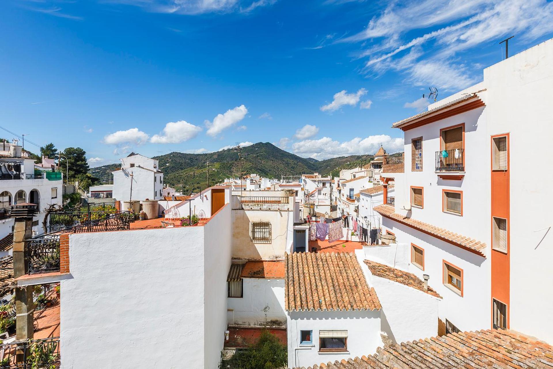 Casa Elodí, 3 beautiful apartments and 1 private studio in Sayalonga