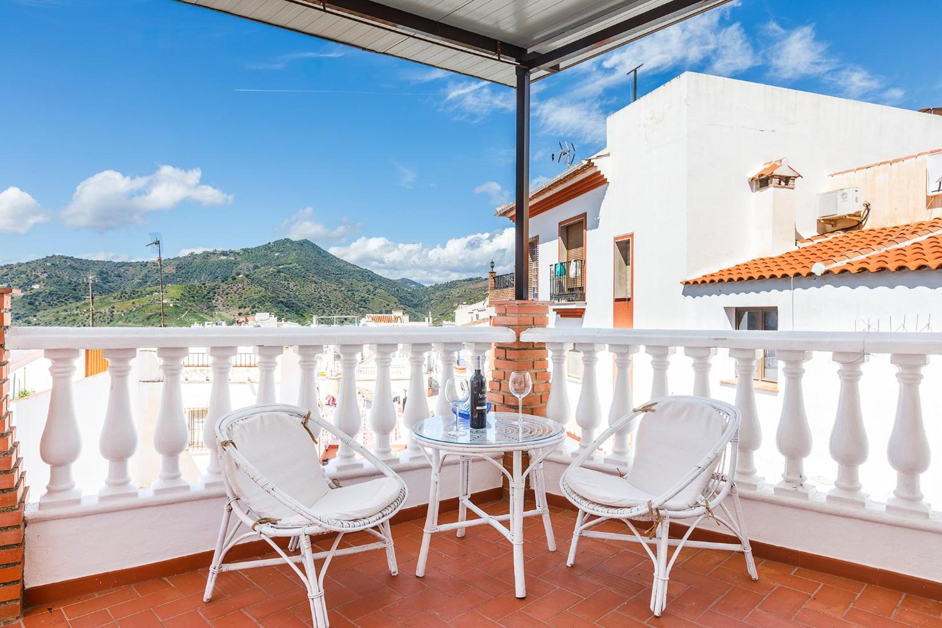 Casa Elodí, 3 beautiful apartments and 1 private studio in Sayalonga