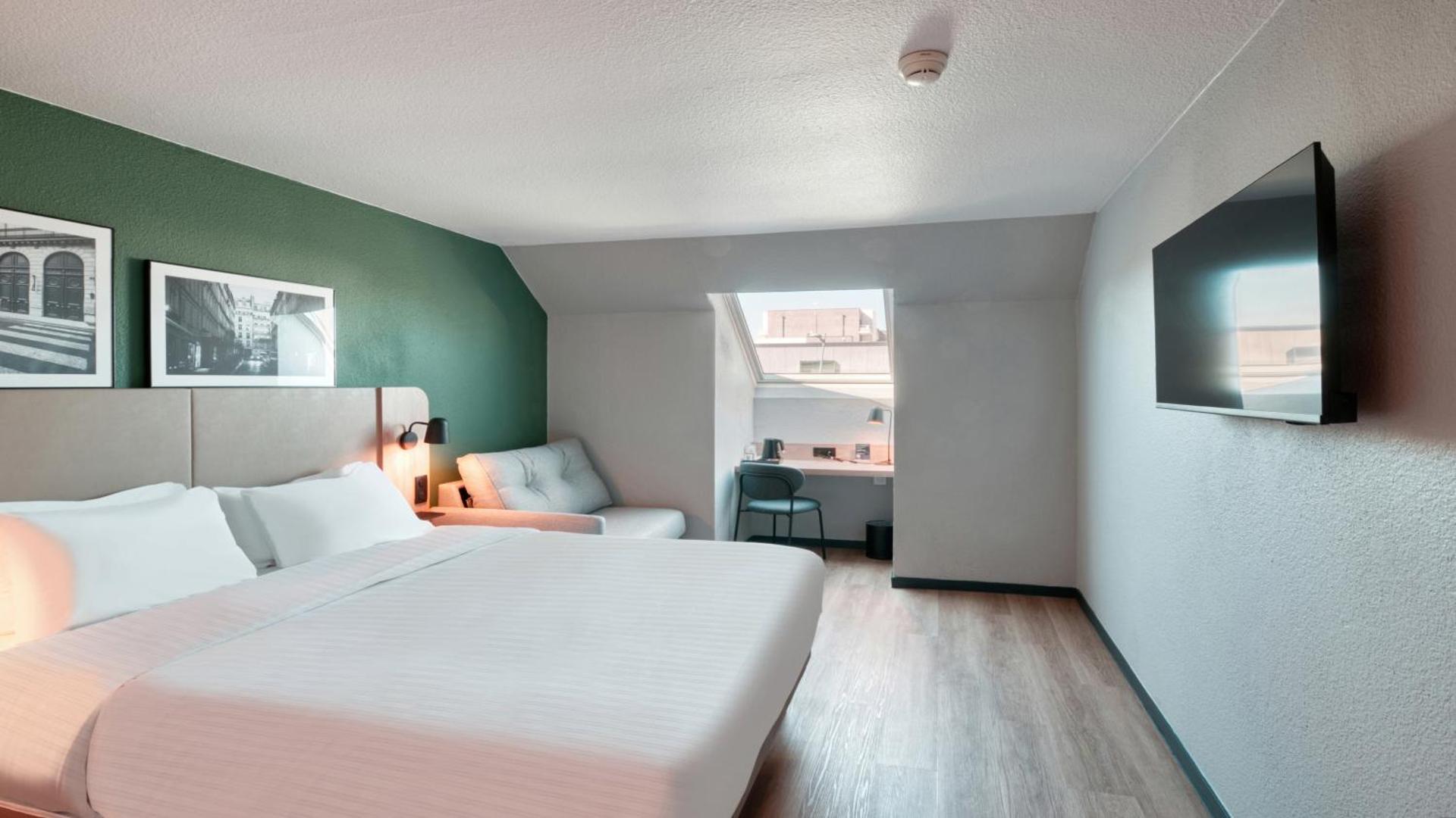 Photo of the whole room