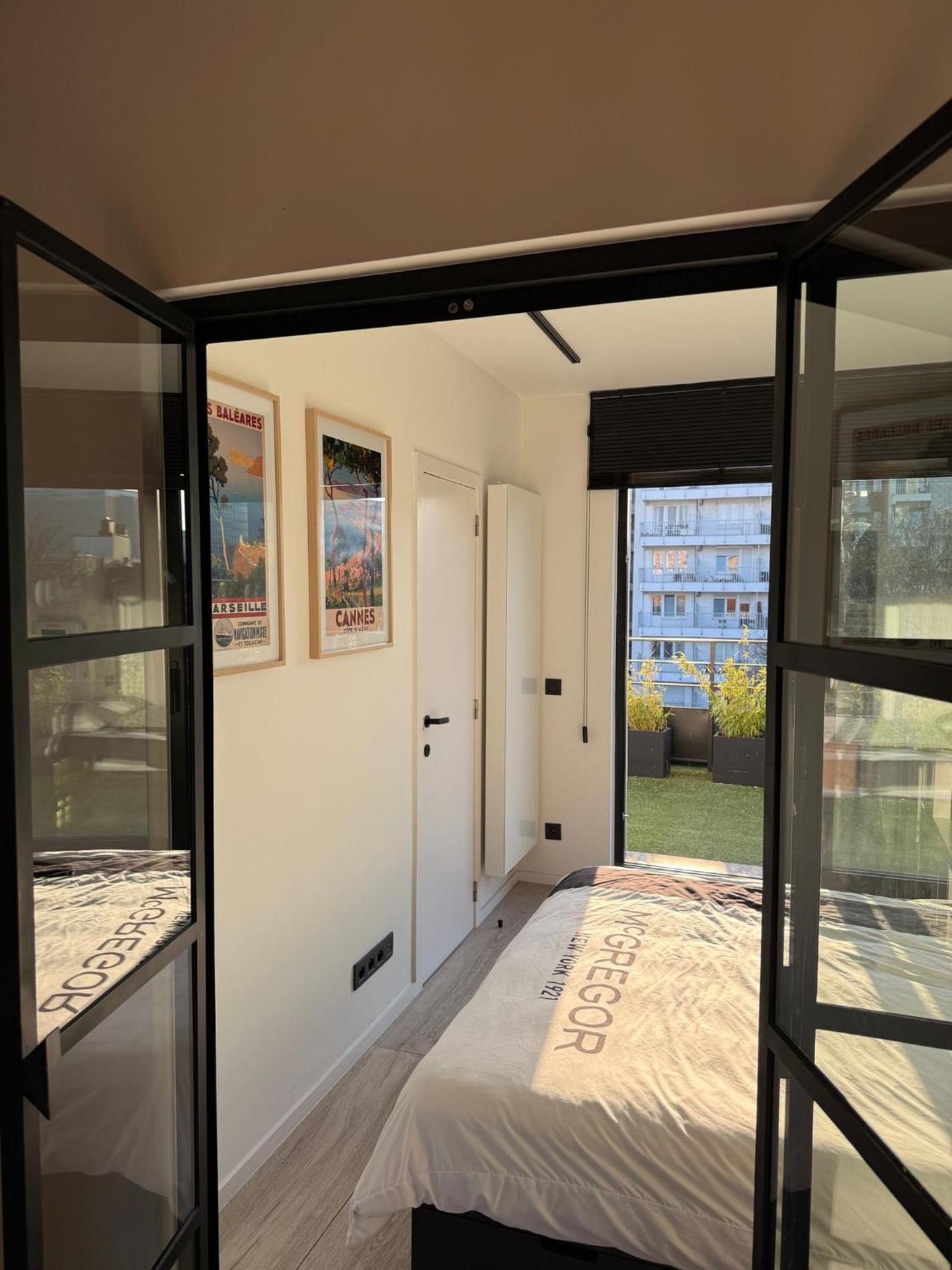 Stylish Penthouse in BXL with 2 Panoramic Terraces