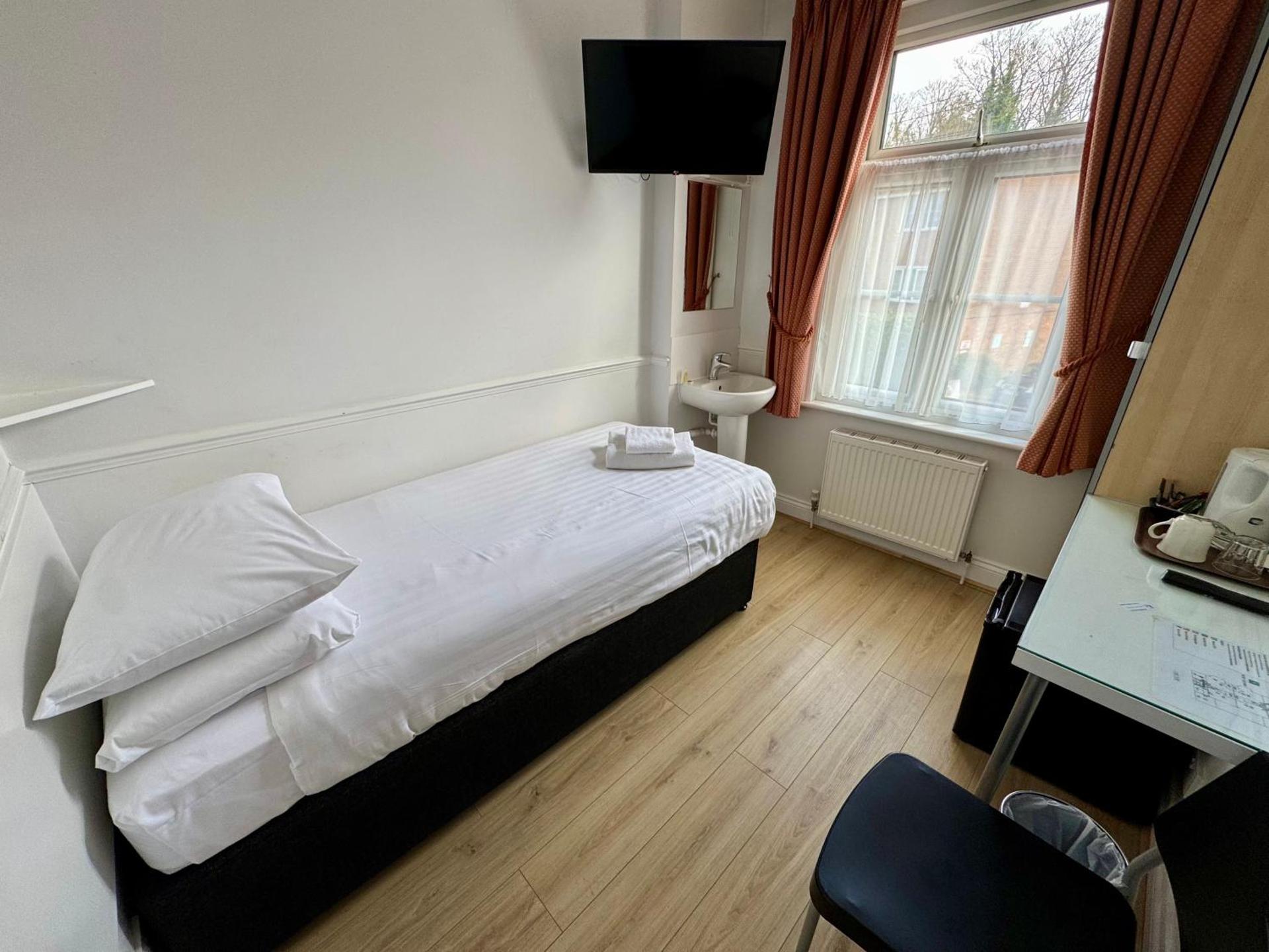 Single Room with Private External Bathroom