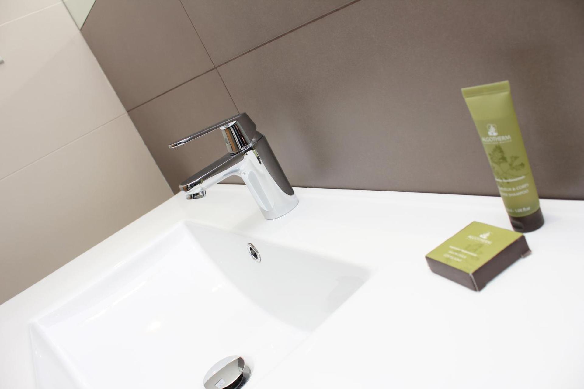 Brentwood Hotel & Apartments