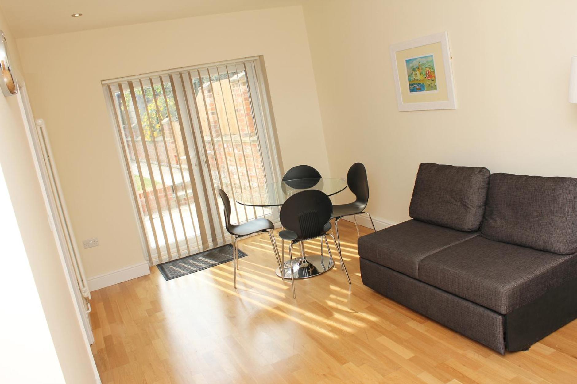 Brentwood Hotel & Apartments