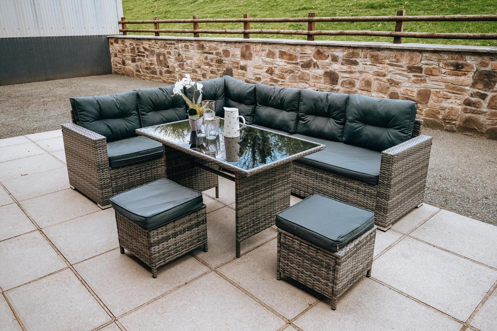 Sunnyside farmstay & hottub near Brecon Beacons sleeps 8