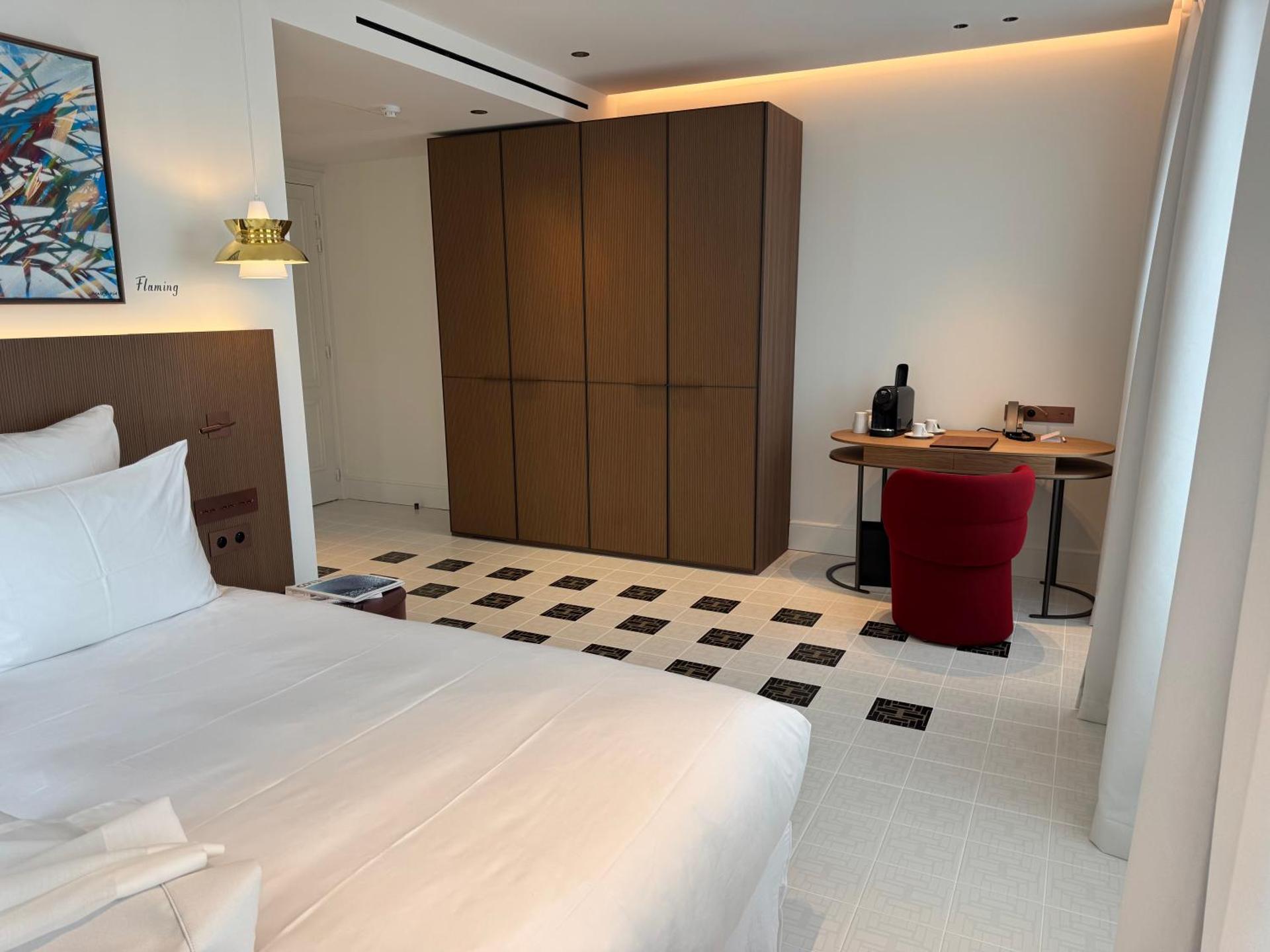 Photo of the whole room