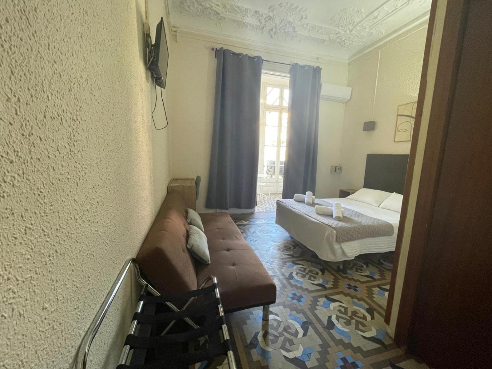 Hostal Balmes Centro