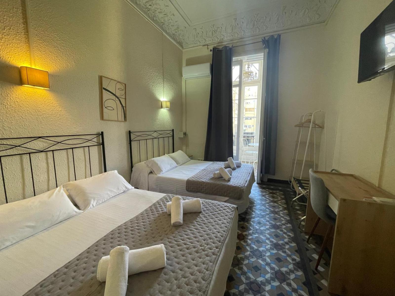 Hostal Balmes Centro