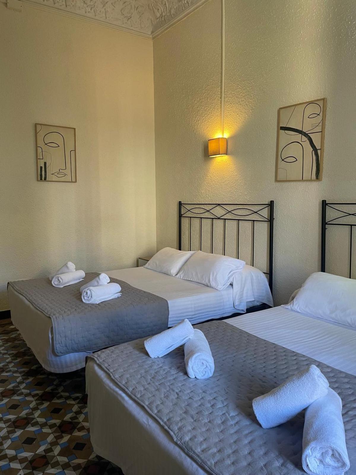 Hostal Balmes Centro