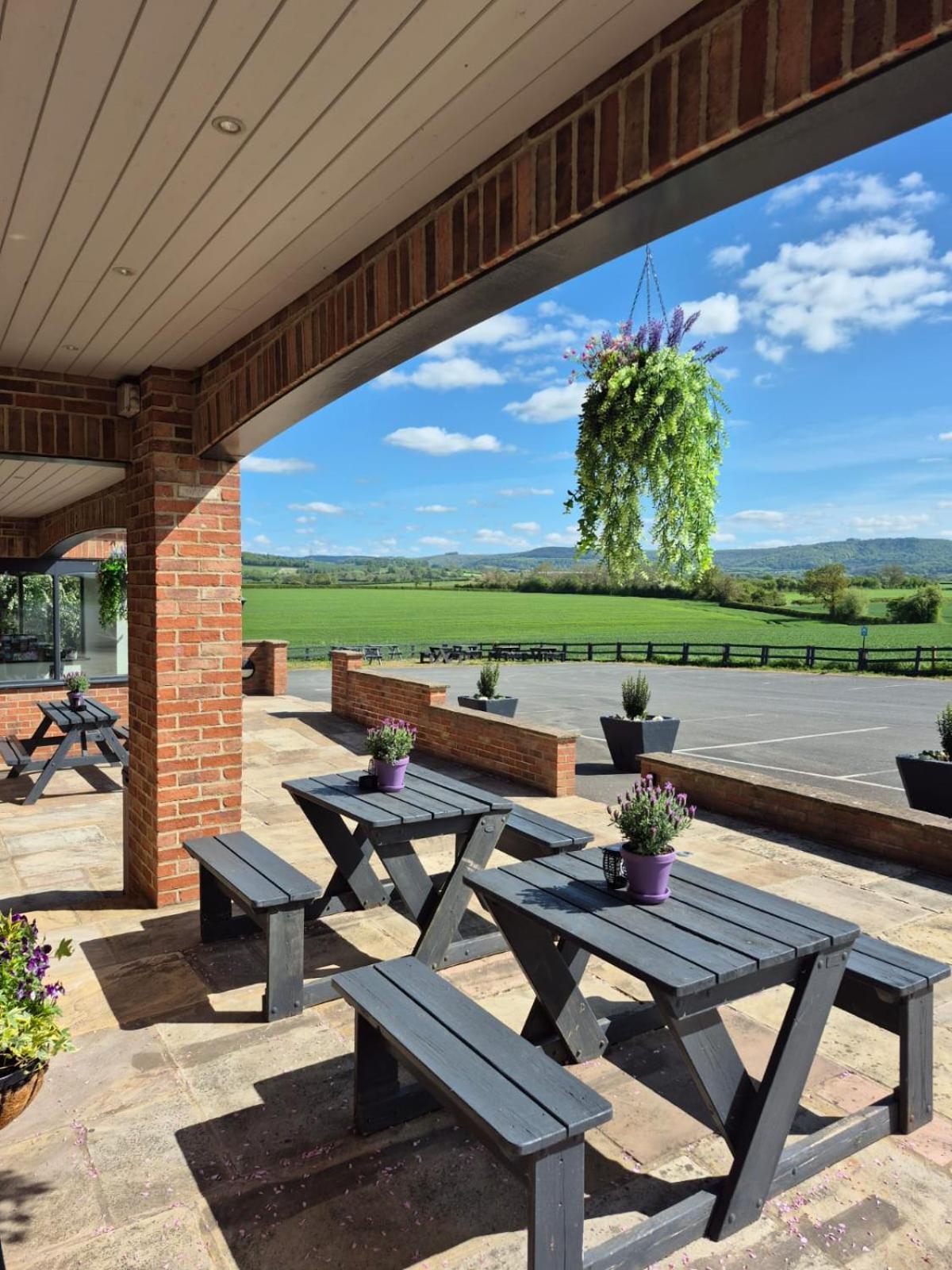 The White Horse Lodge Hotel