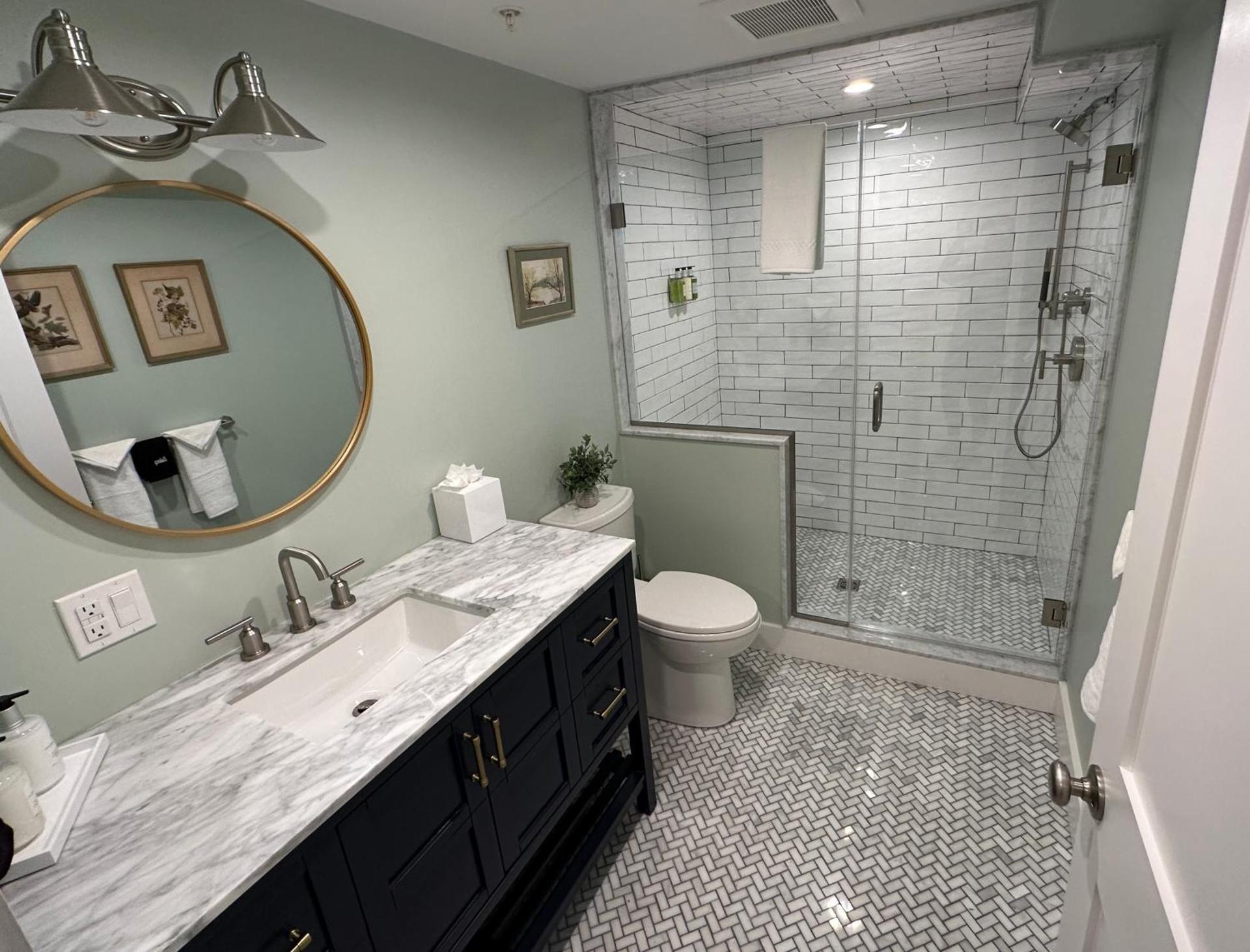 Prime Location! Renovated House! 6 bed4 bath