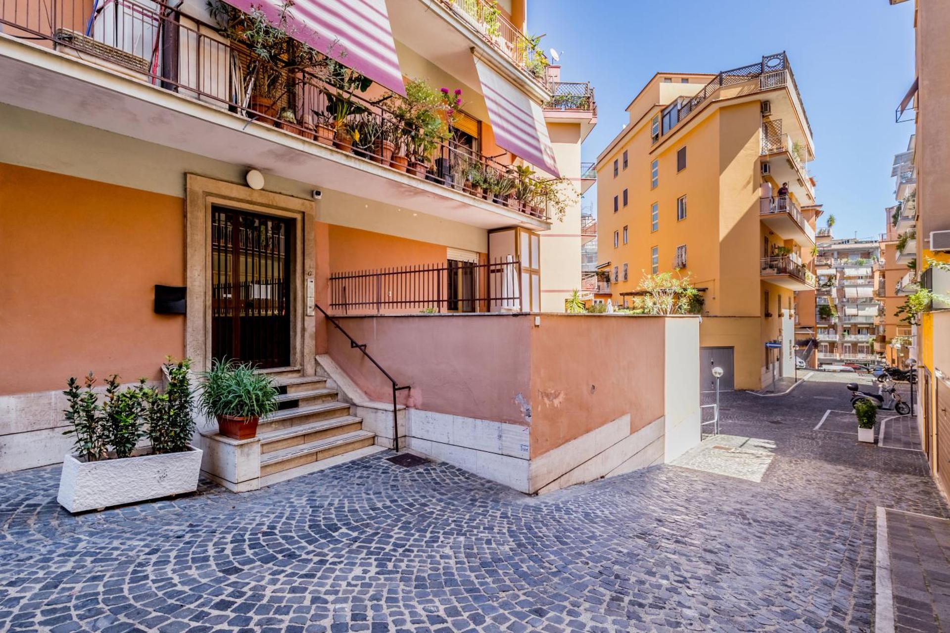 NEW OPENING Free Netflix BIG APT Pamphili House