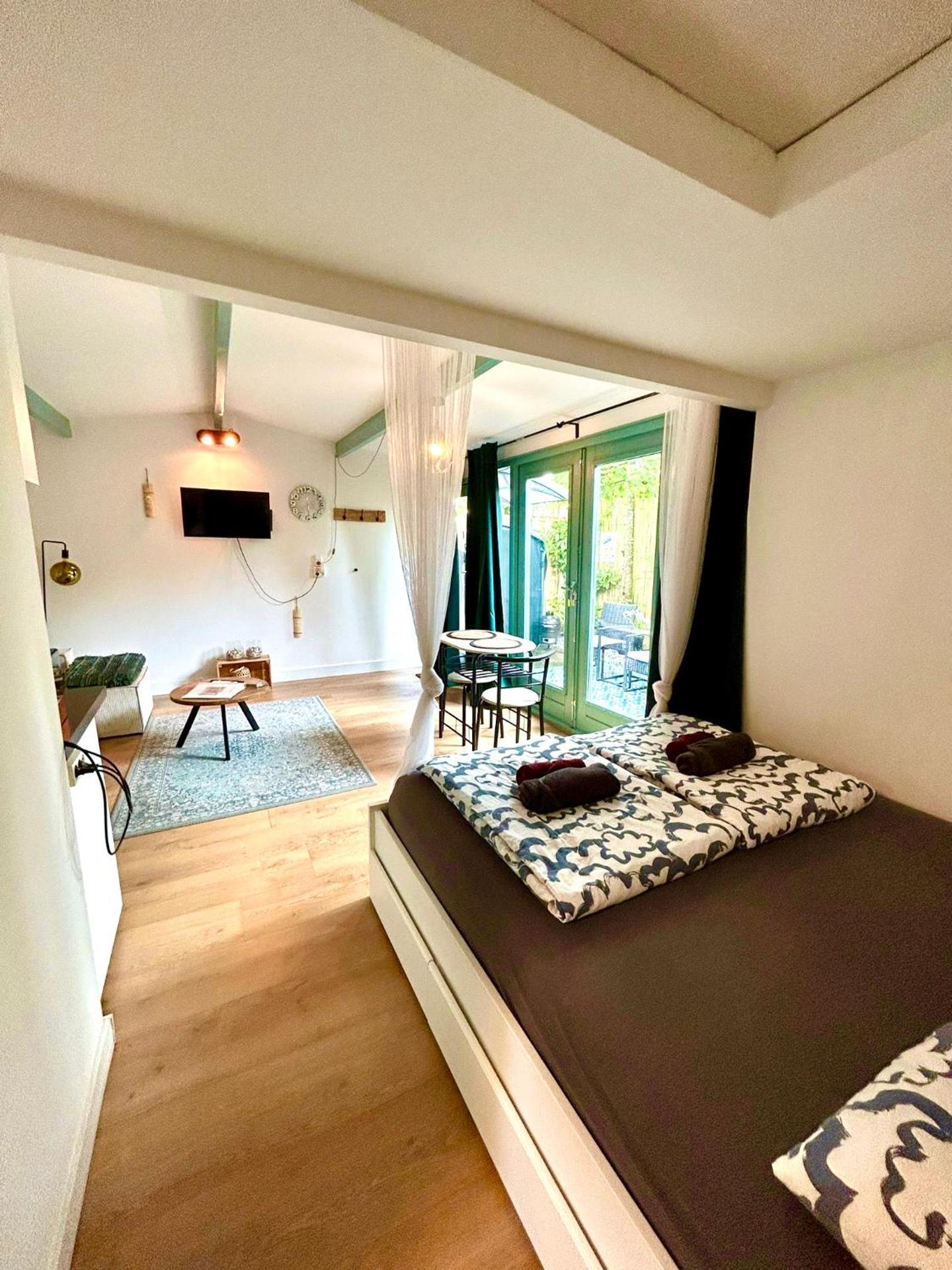 Cozy comfortable house with jacuzzi & private garden near Amsterdam