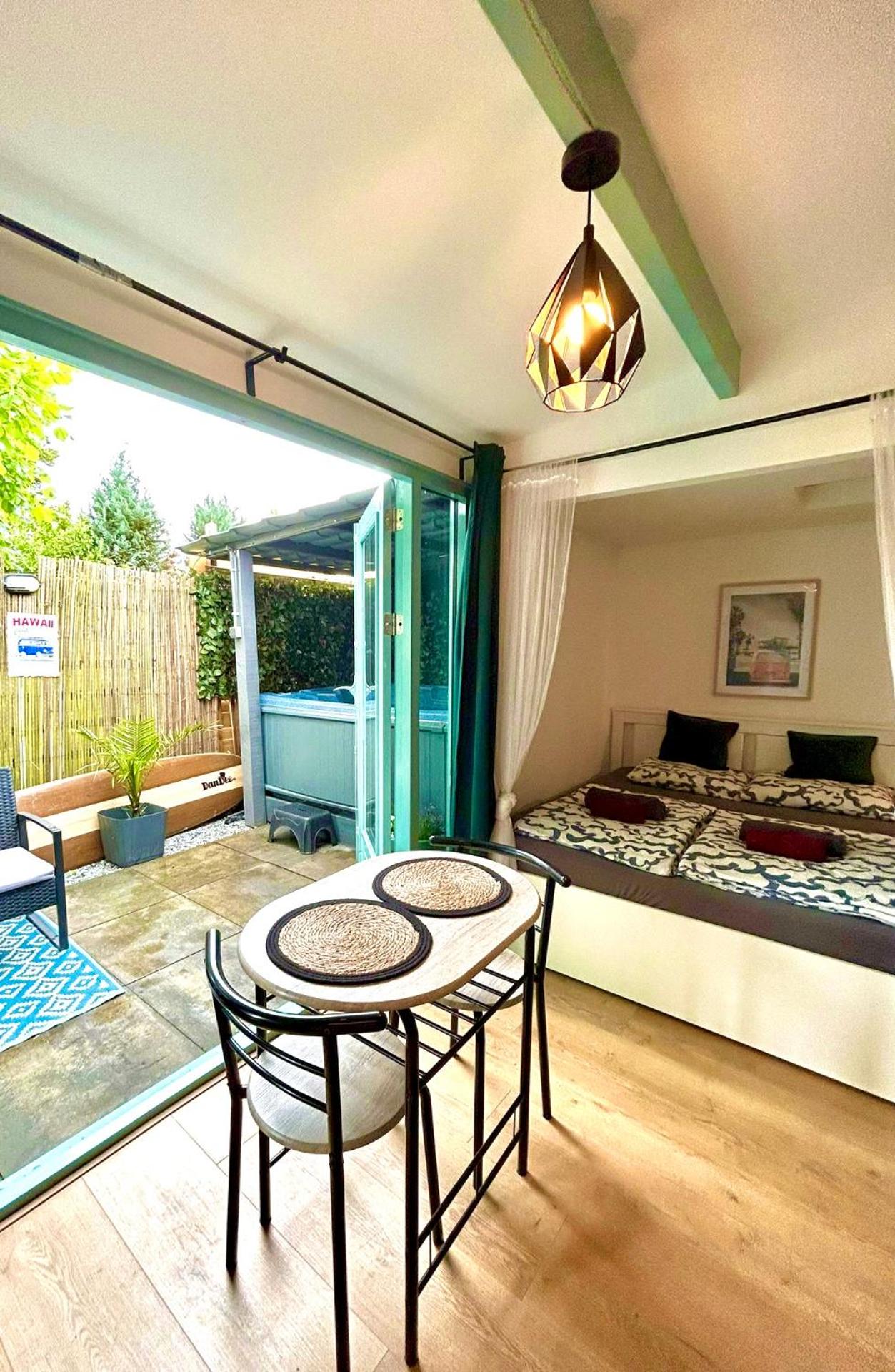 Cozy comfortable house with jacuzzi & private garden near Amsterdam