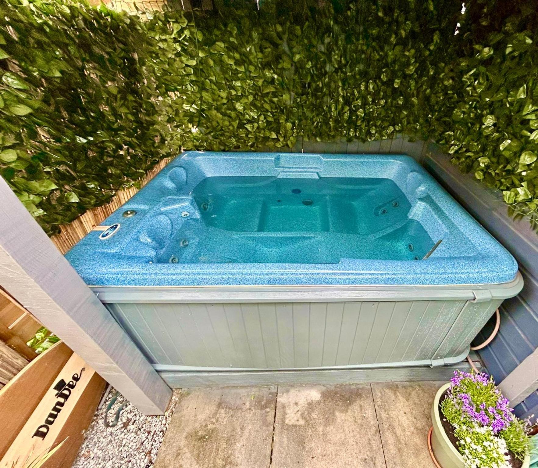 Cozy comfortable house with jacuzzi & private garden near Amsterdam