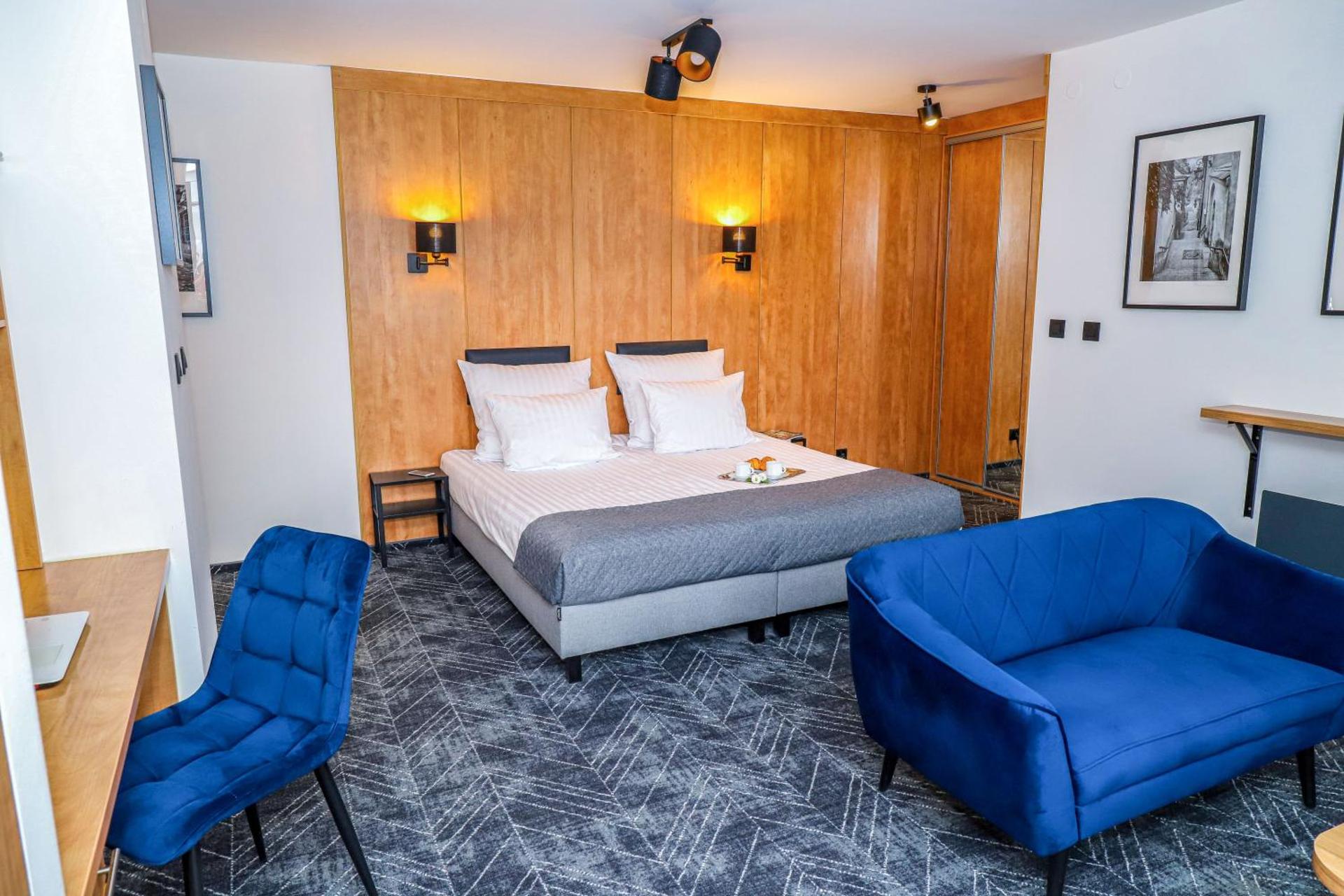 Photo of the whole room