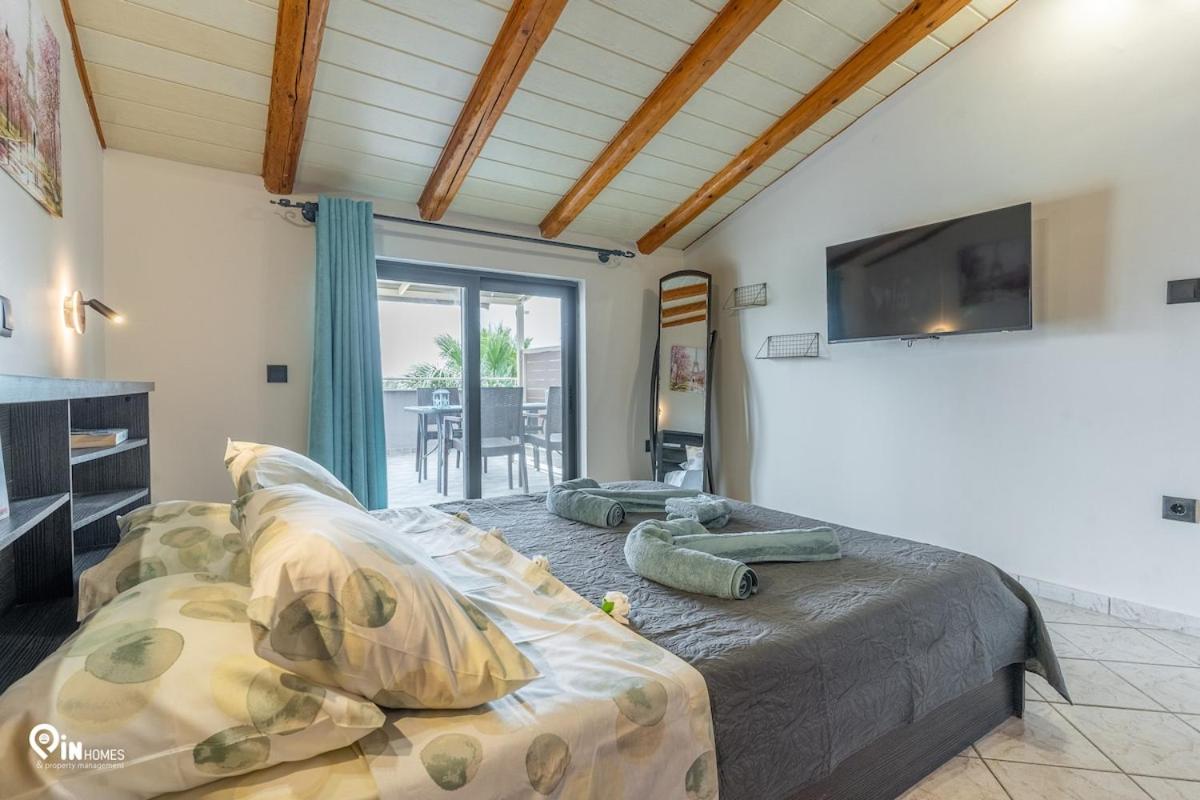 Four 4Season - Beach Access & Amazing View Retreat in Nea Makri