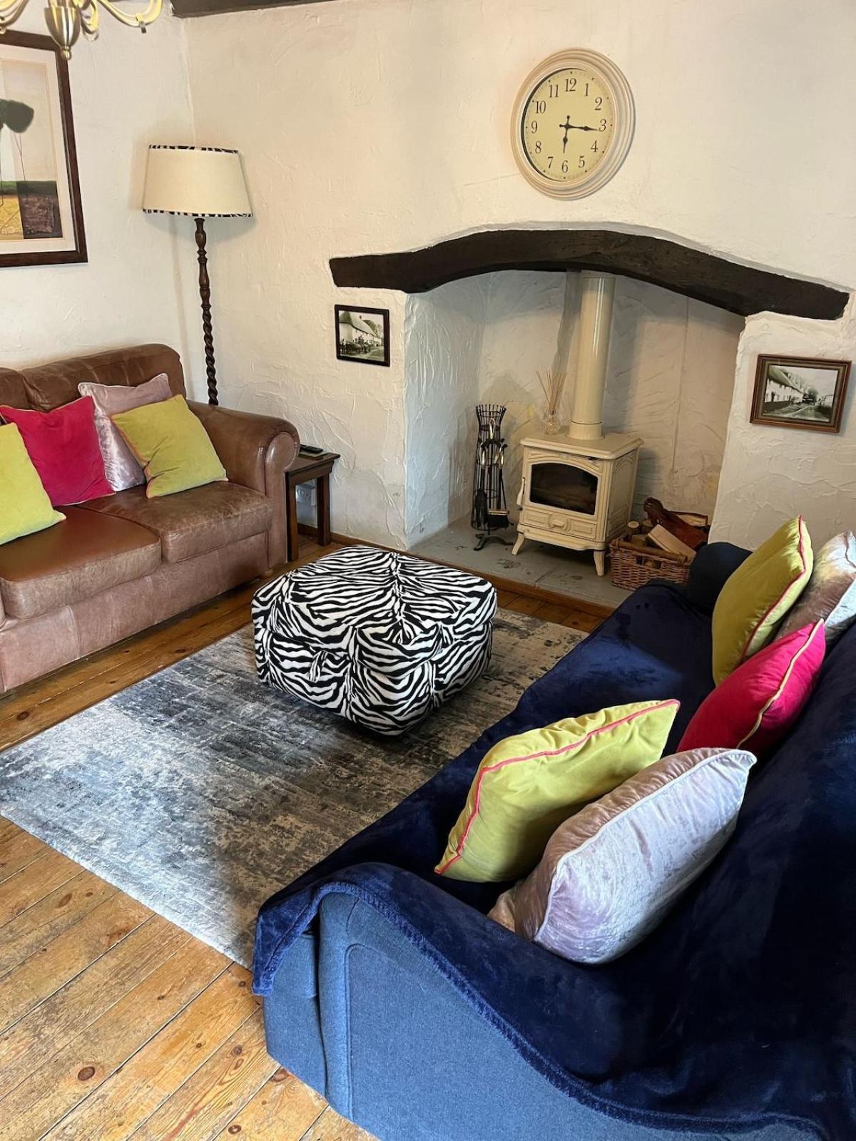 Cosy North Devon Thatched Cottage near beaches