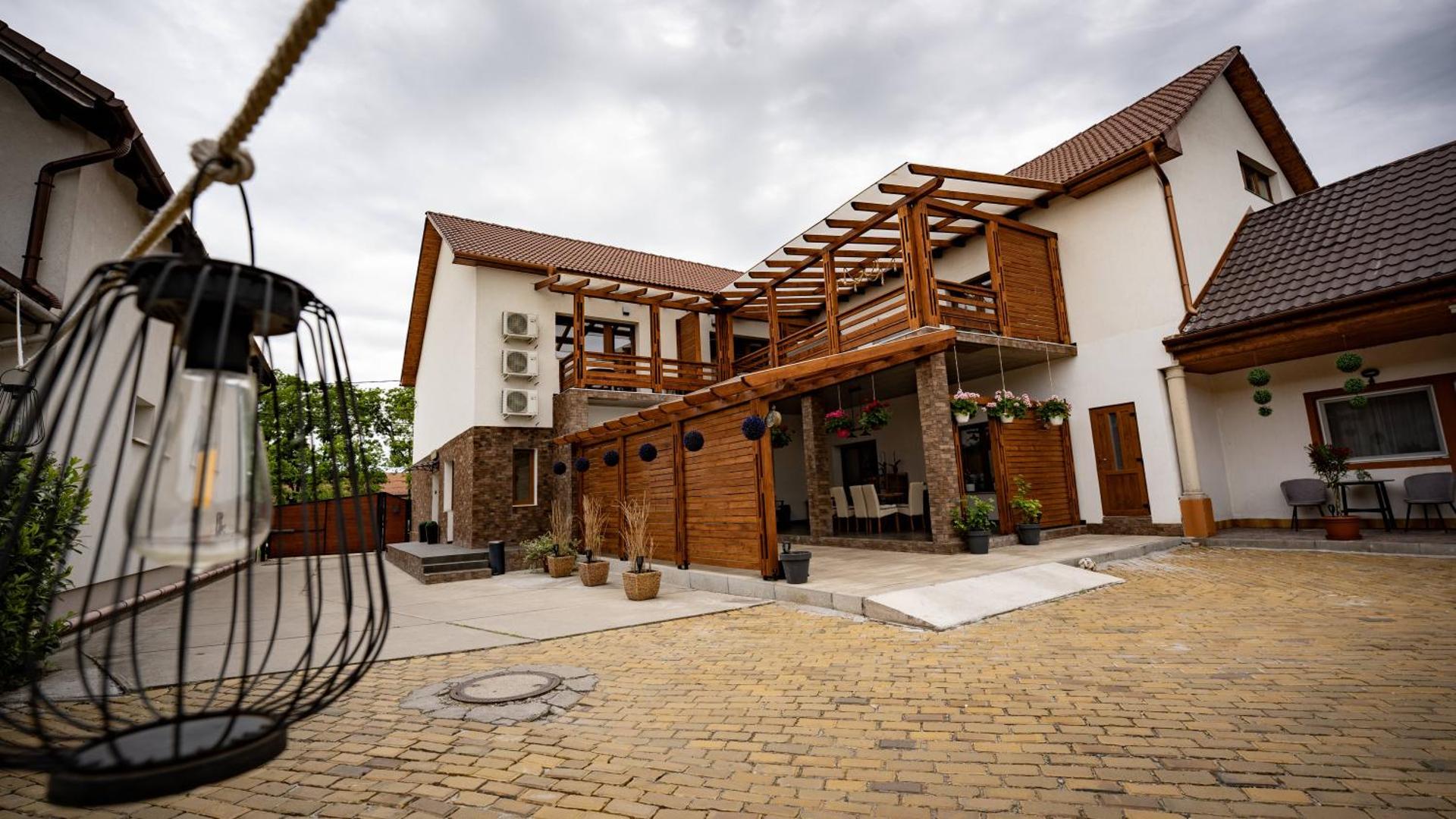 Airport Károly Centrál