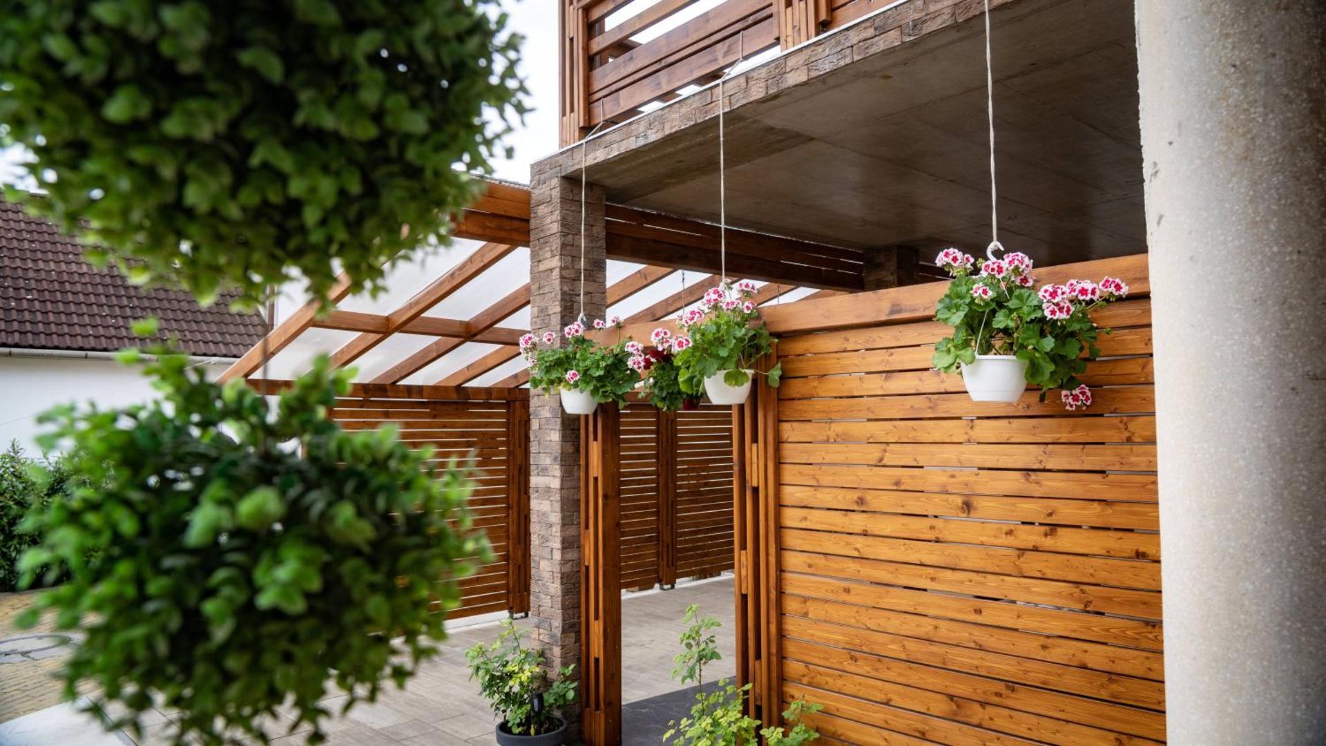 Airport Károly Centrál