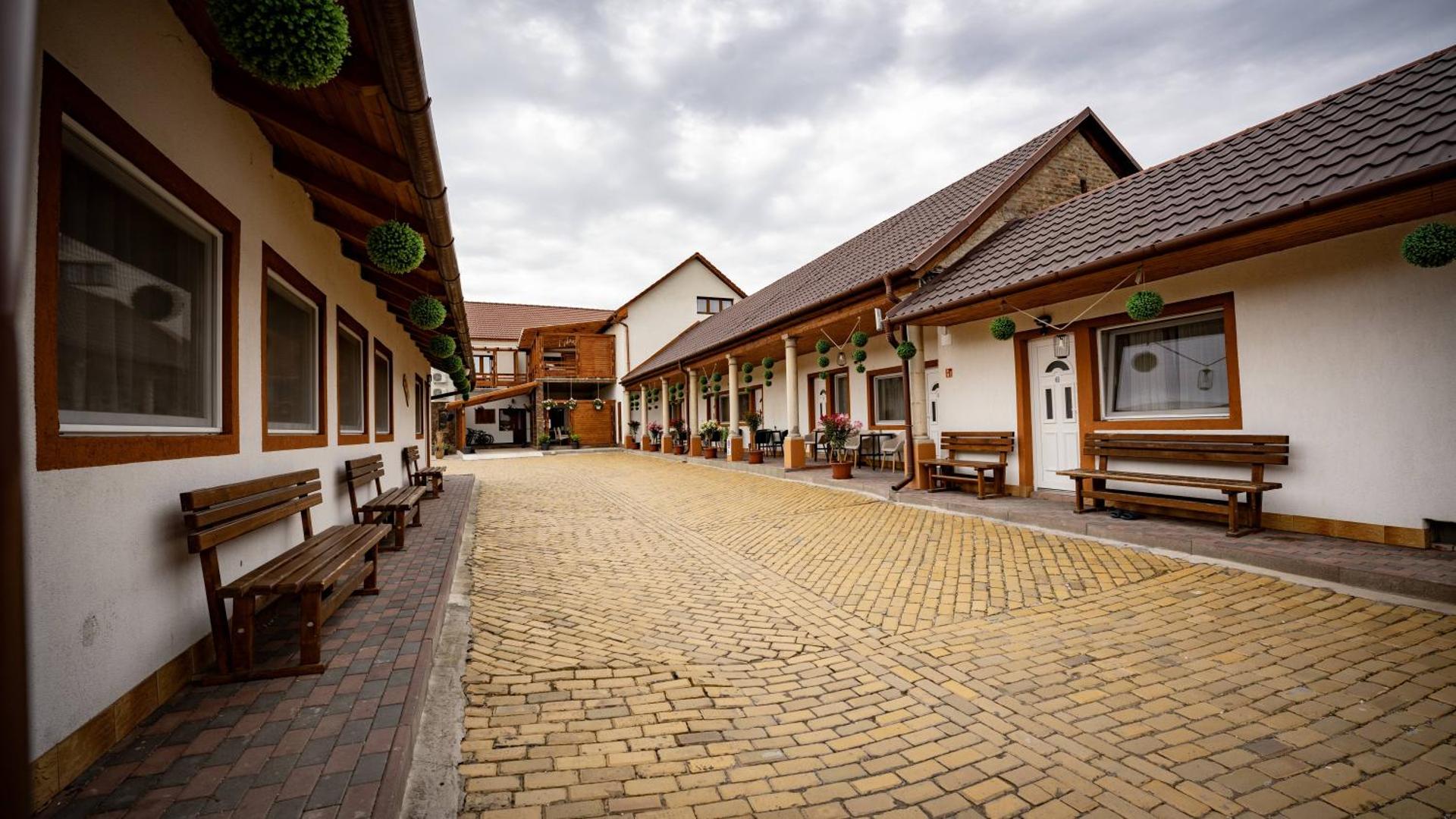 Airport Károly Centrál