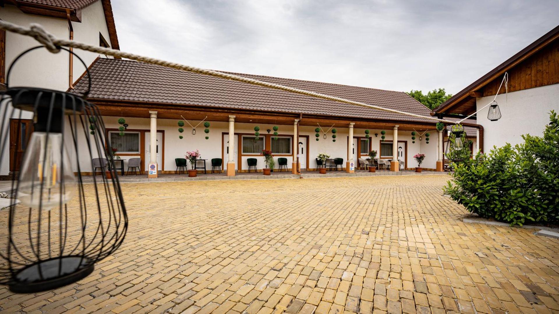 Airport Károly Centrál