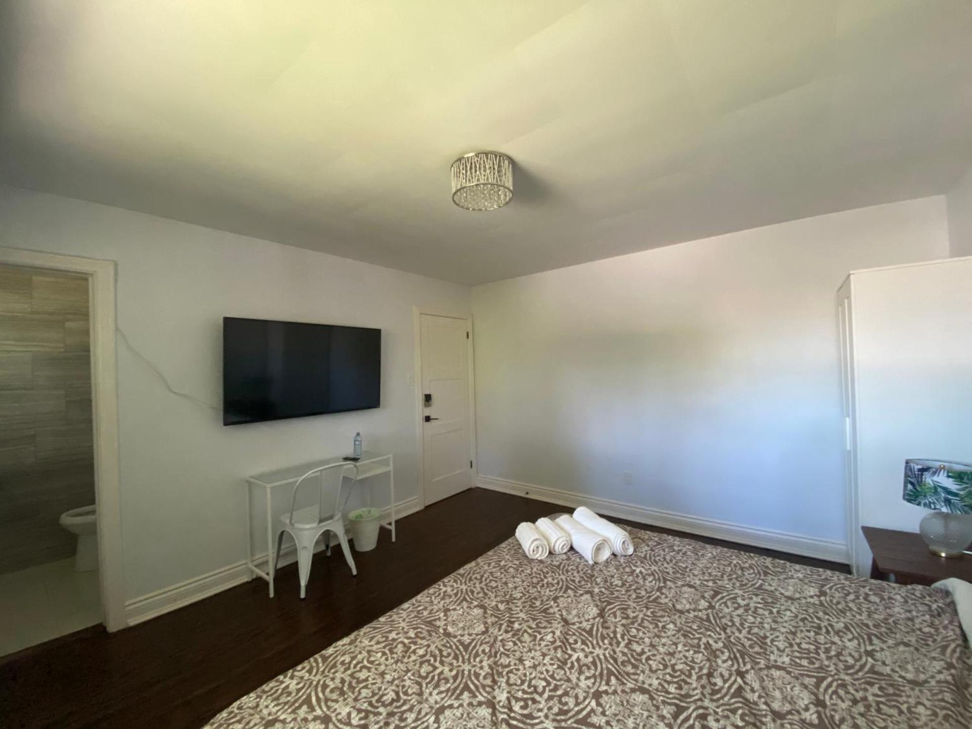 Yonge and Finch Subway !O Cozy & Modern Private Bdr with Private Half Bathroom