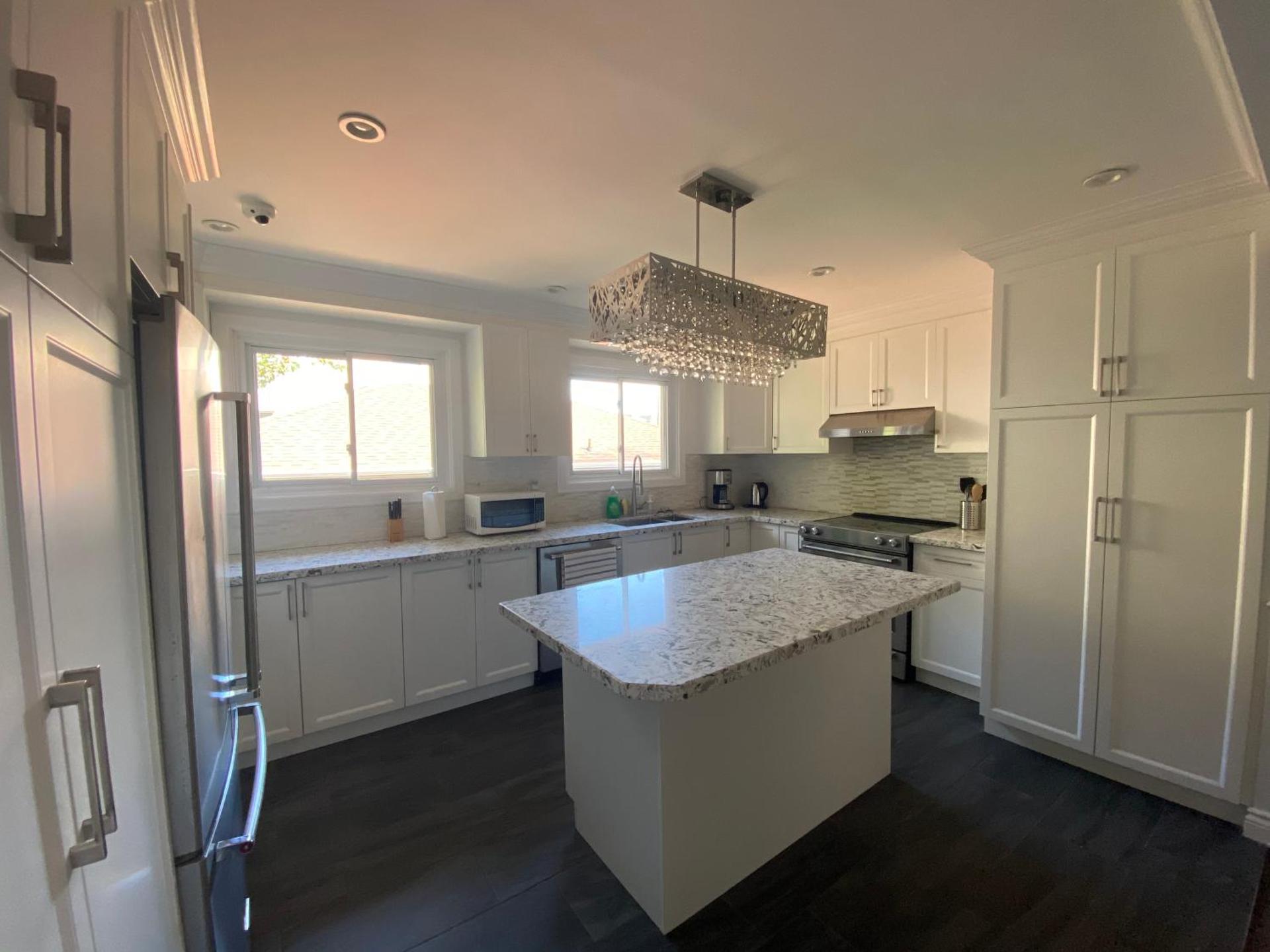 Yonge and Finch Subway !O Cozy & Modern Private Bdr with Private Half Bathroom