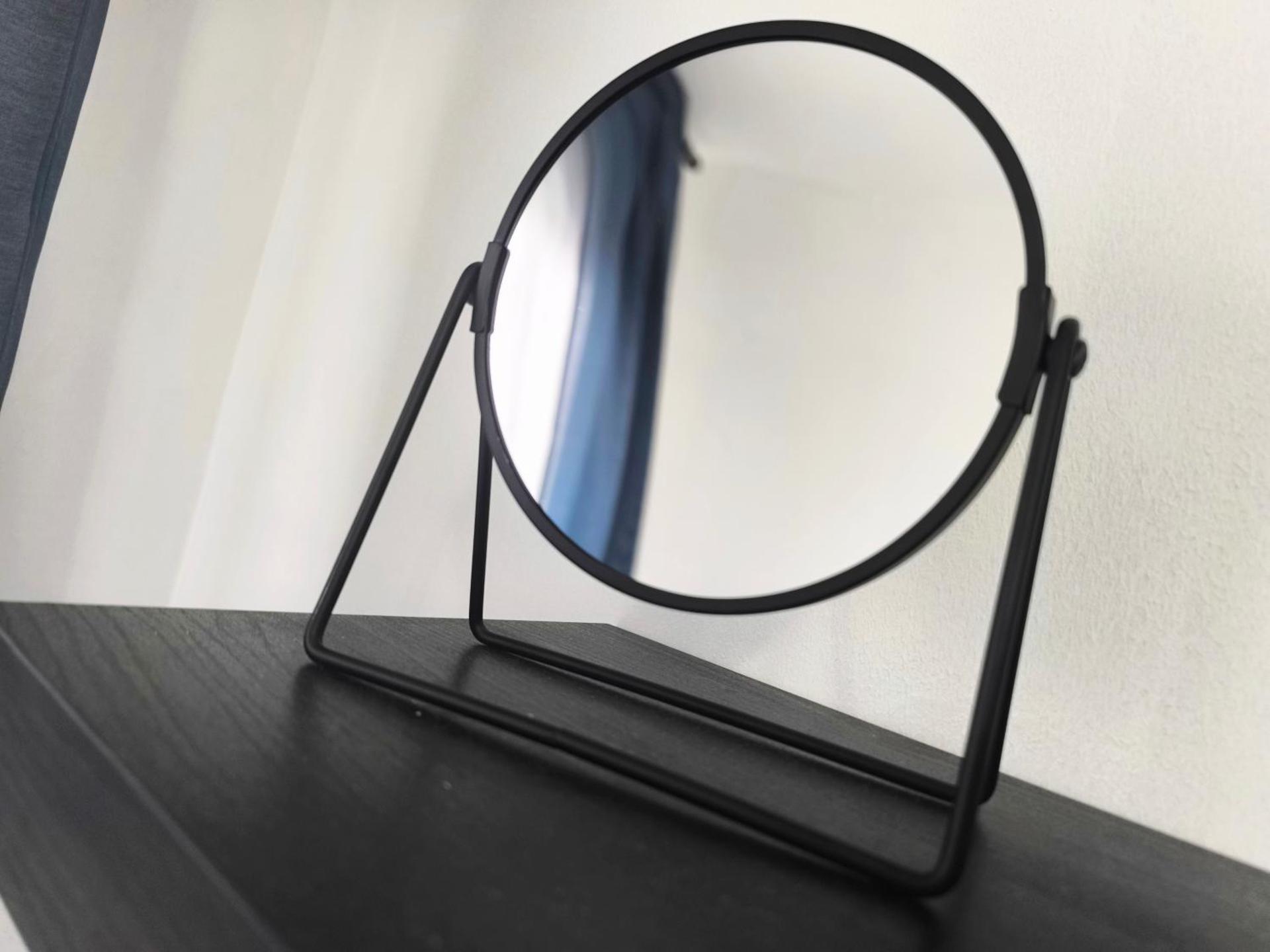 4 person room 3min from South Wimbeldon tube station Room2