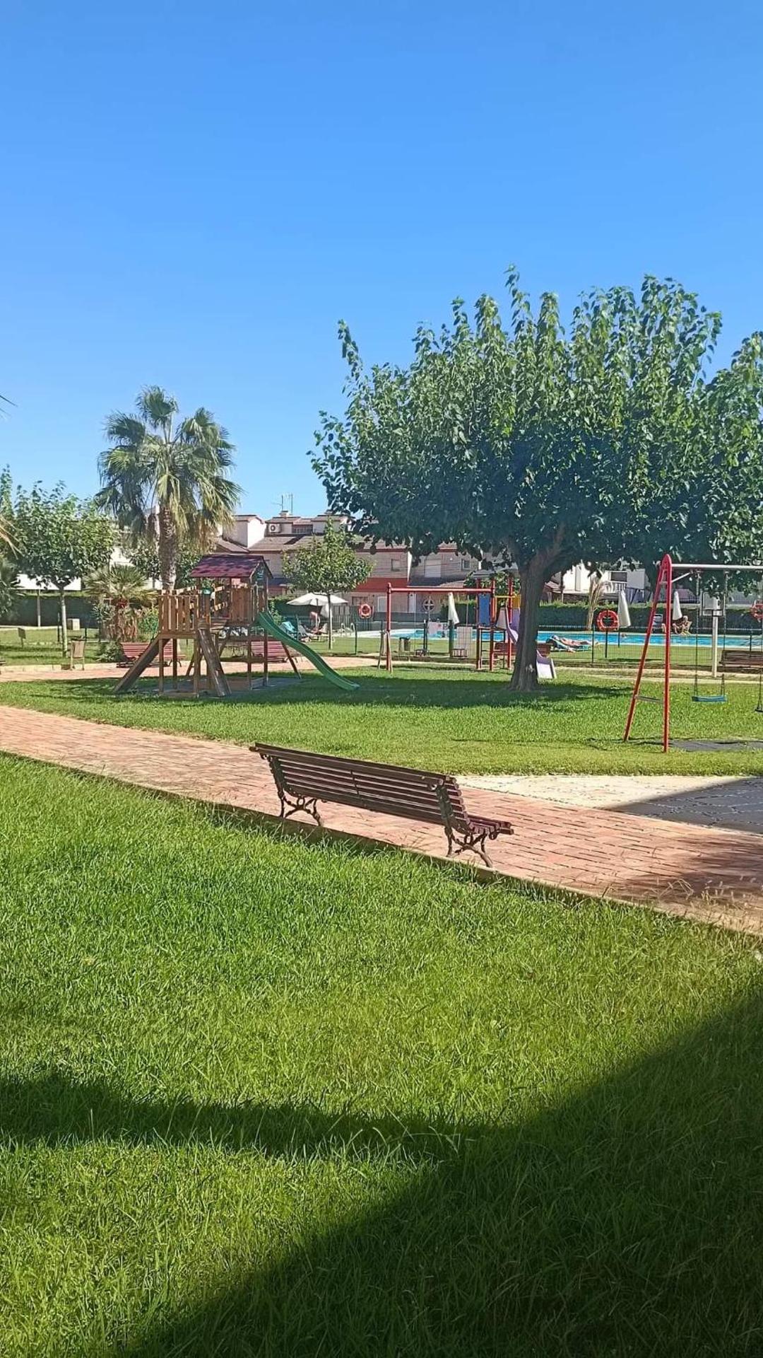 appartement lumineux piscine plage 250m centre ville grande terrasse portaventura