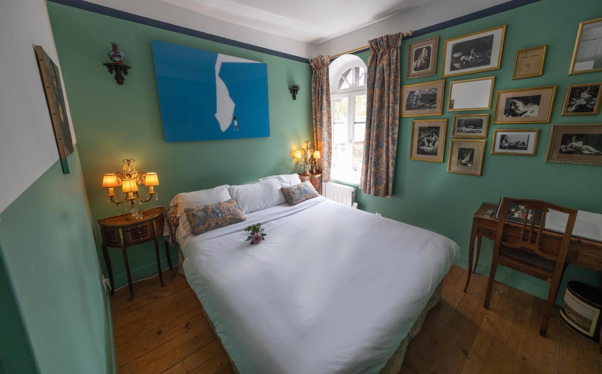 Gite Hotel de maître centre village la Chapelle