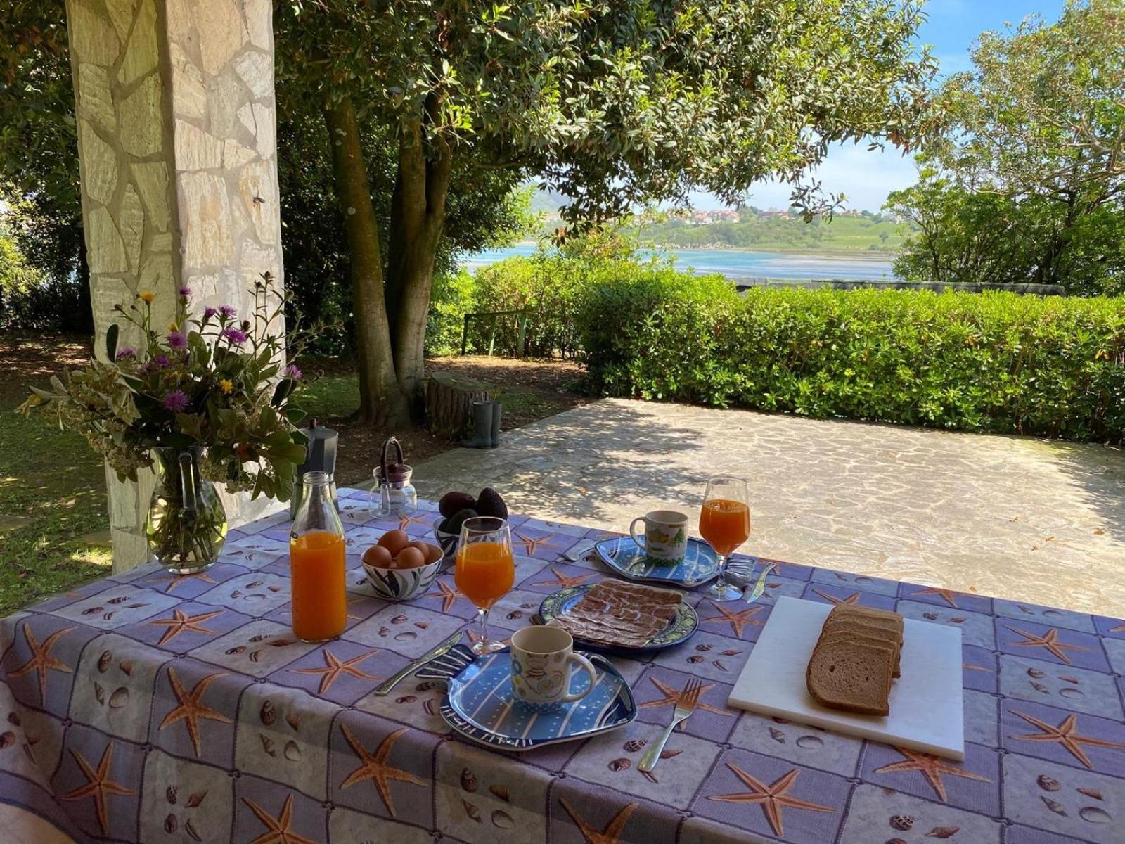 Cabaña de ensueño en el bosque y junto al mar