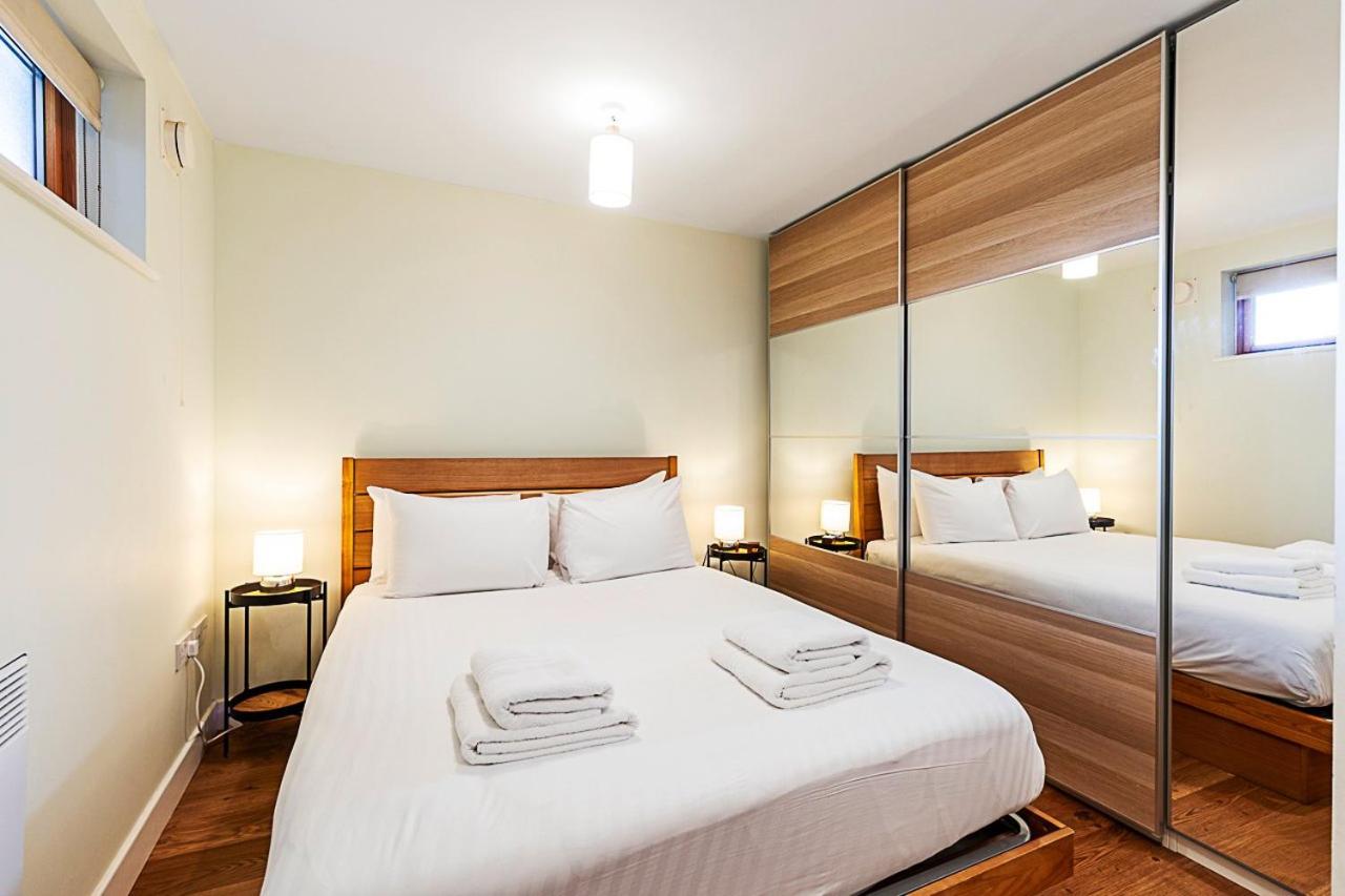 Modern Mile End Flat near Park