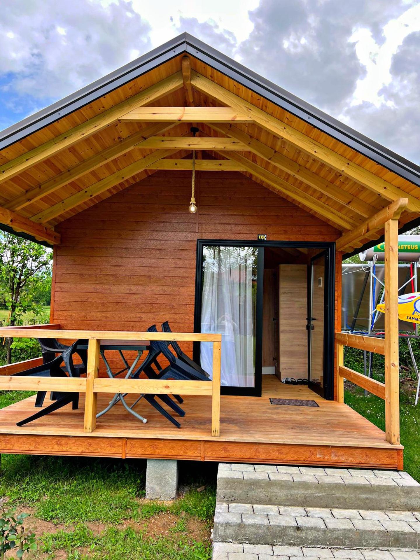 Hotel Restorant Natyra Diber Camping