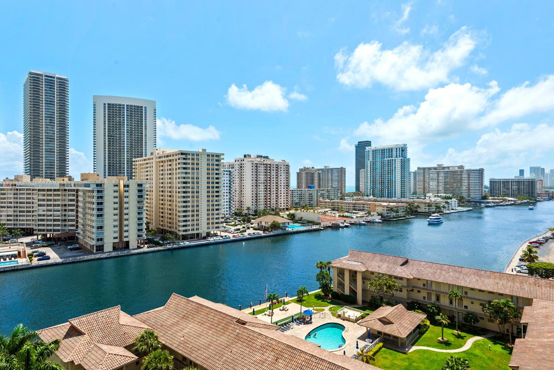 Water View Building With Pool - 5-Min Walk To The Beach - Cozy Studios