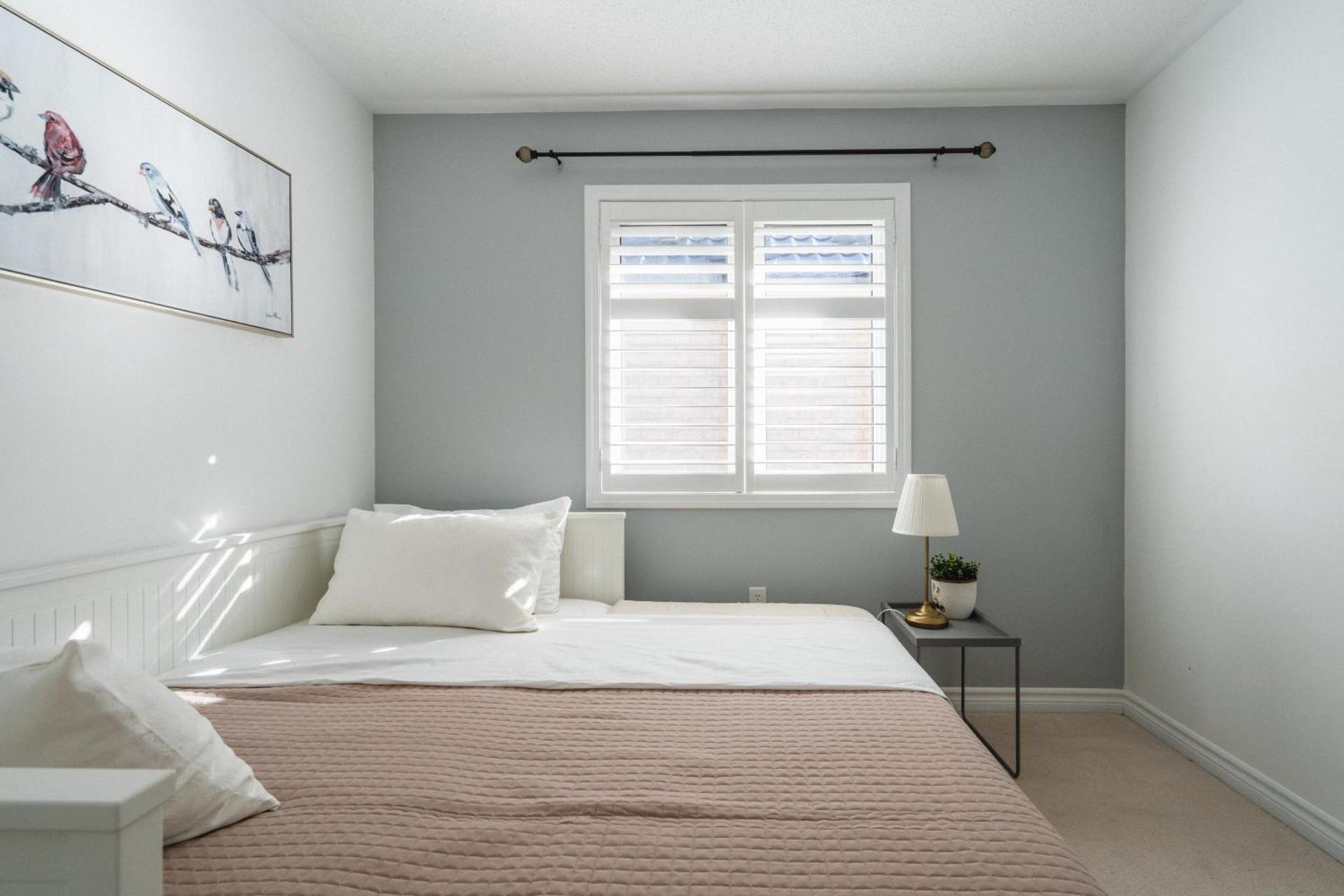 Cozy 5 Bedroom House near Toronto Airport