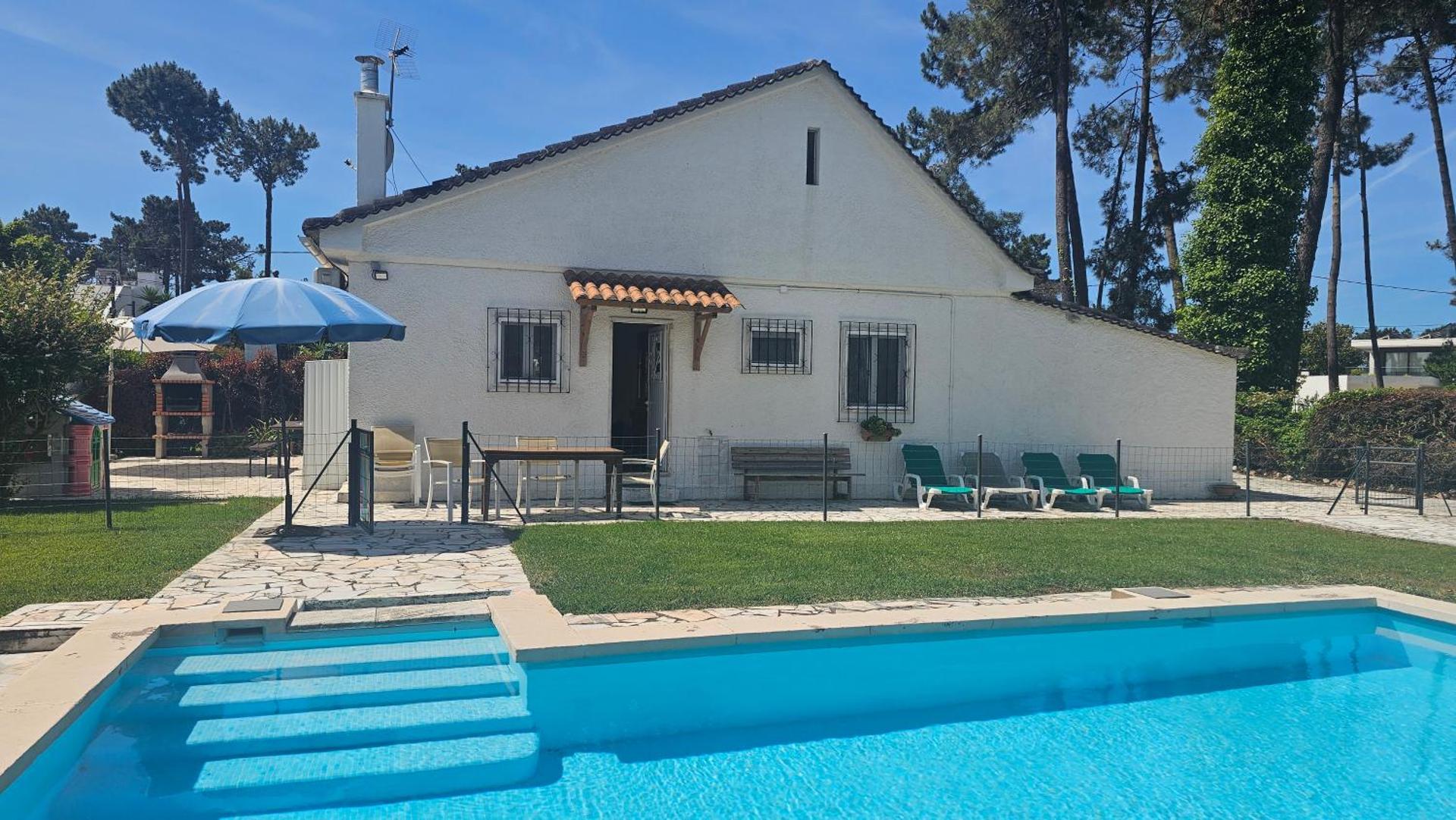 Casinha; Piscina/ Praia/ Lisboa