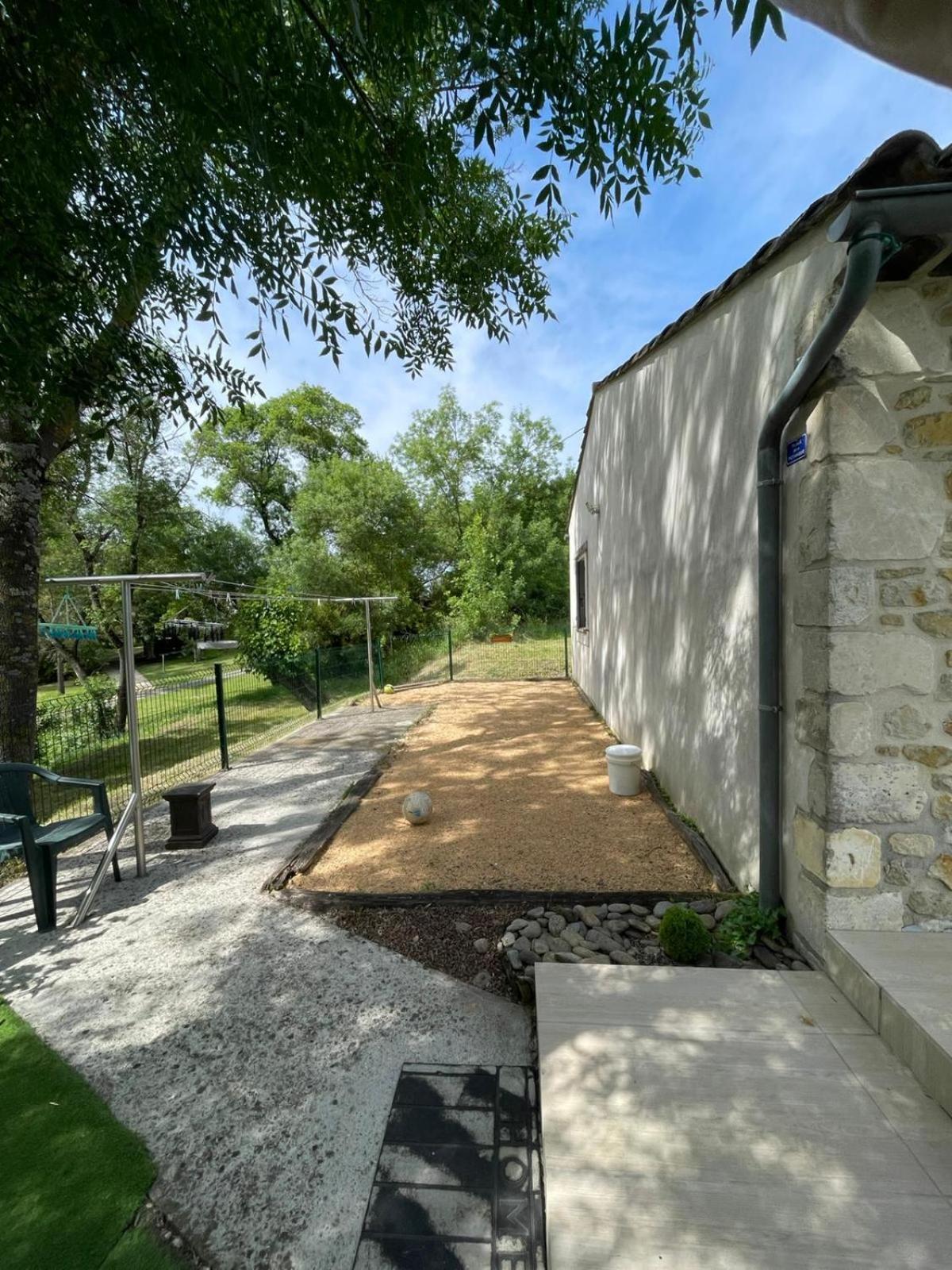 Mas en Pierre "entre Gard et Ardèche" avec jardin