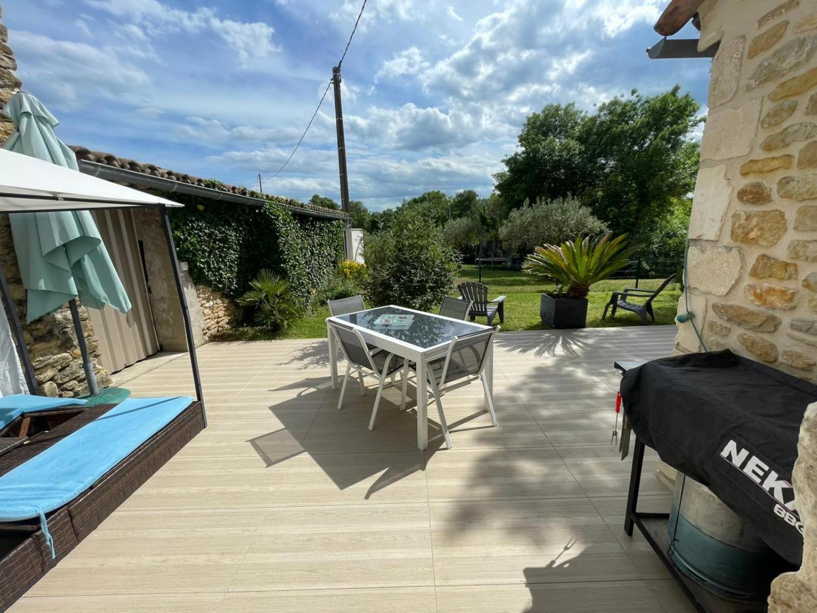 Mas en Pierre "entre Gard et Ardèche" avec jardin