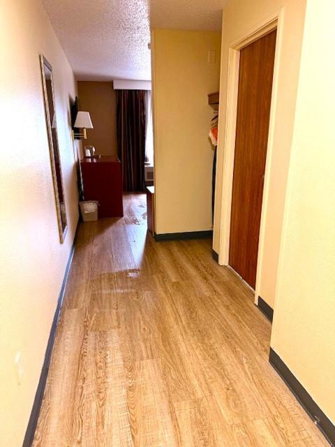 Queen Room - Non-Smoking