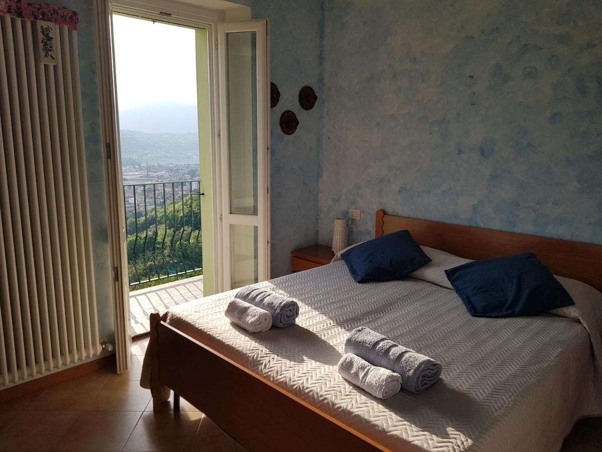 Il Palazzo apartment with a view of the lake and nature