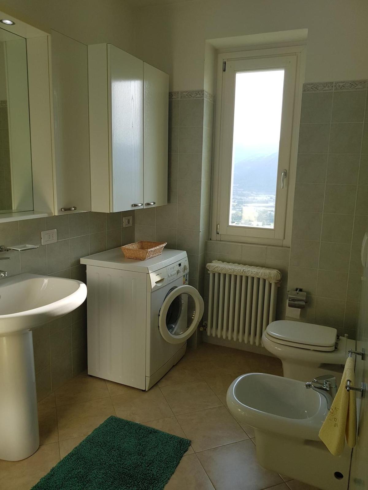 Il Palazzo apartment with a view of the lake and nature