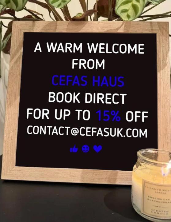 Pristine Old Trafford & City Centre 2BD 2BT Apt - Balcony