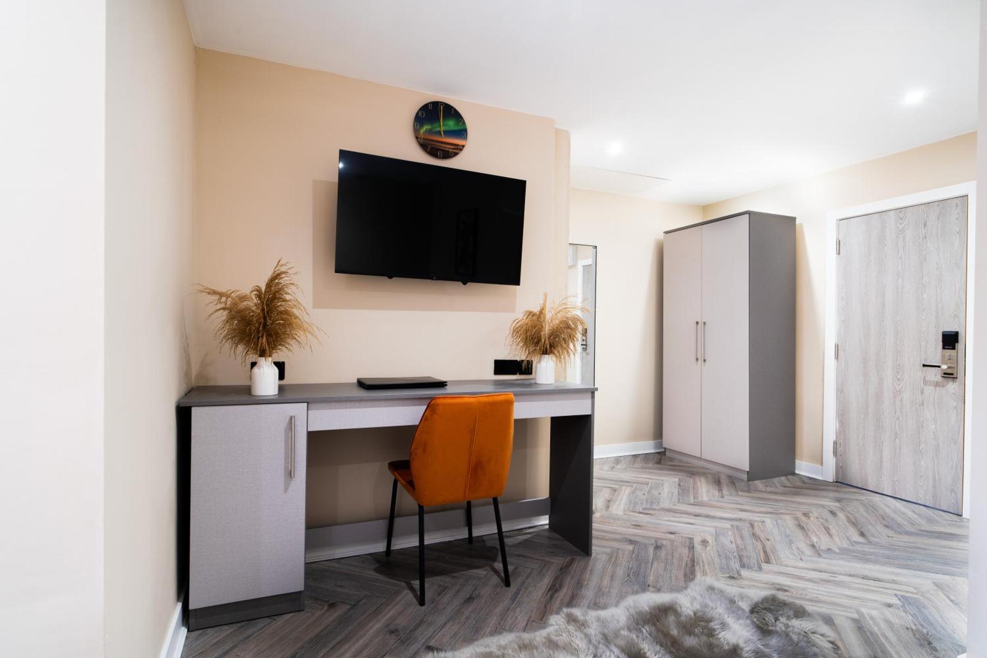 Doppel-/Zweibettzimmer mit Bad