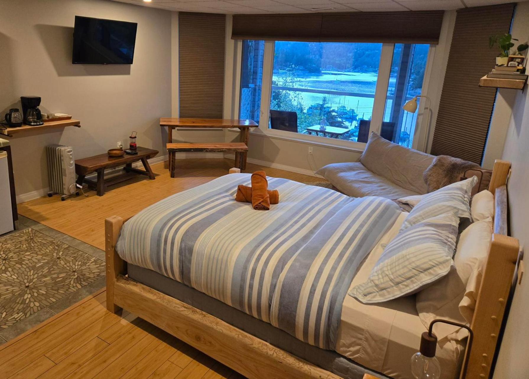 Madeira Park Oceanview Suites