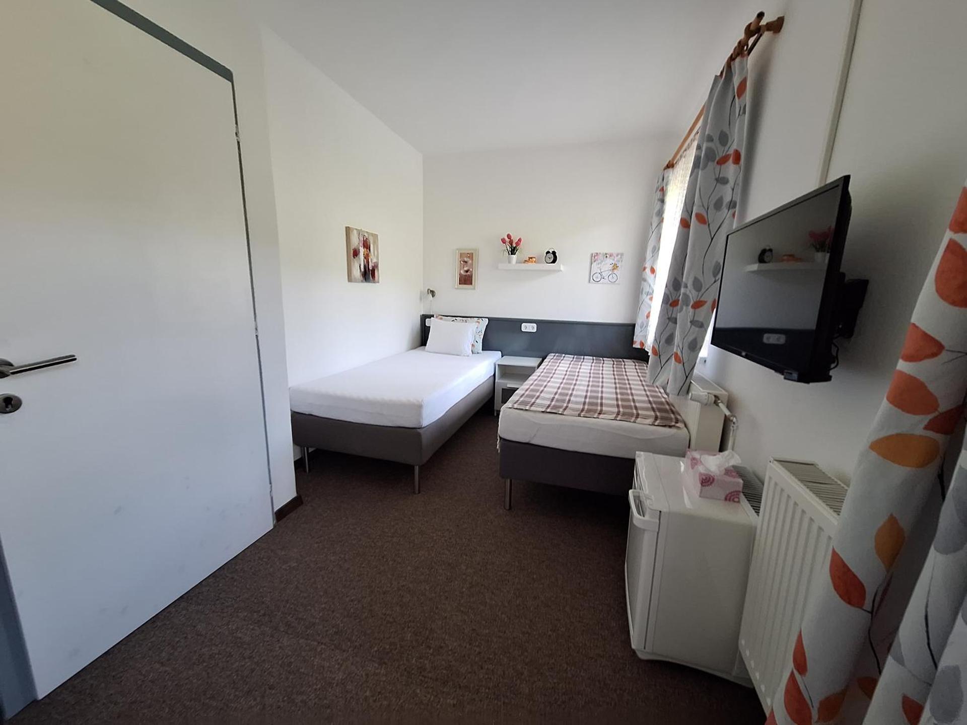 Twin Room with Private External Bathroom