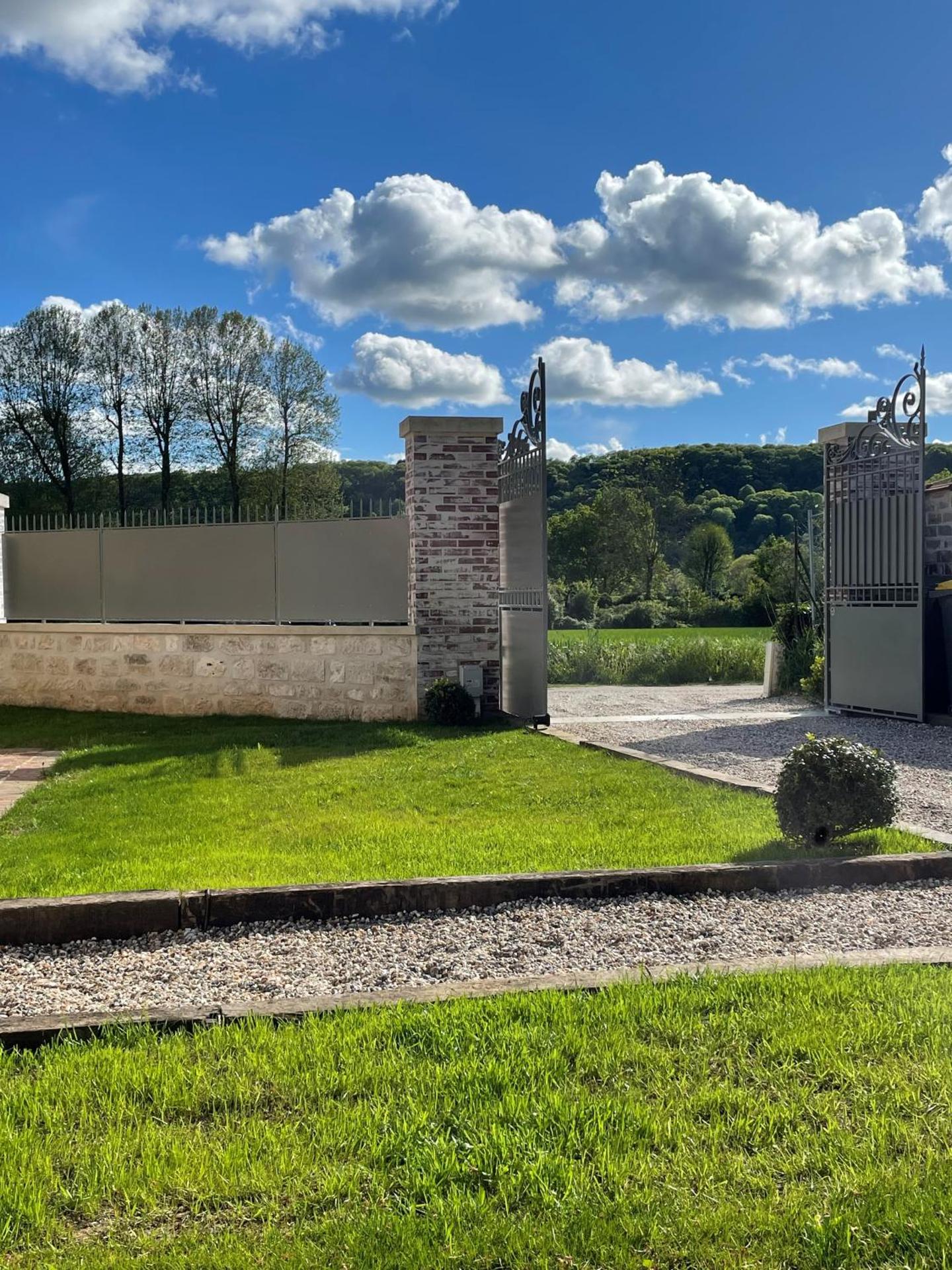 La Petite Maison de Giverny - Gîte de charme 5 étoiles au cœur du village - Maison 3 Chambres 3 Salles de Bain - Jardin - Privatisation