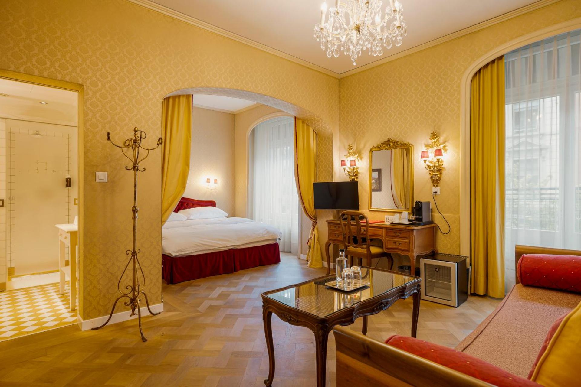 Photo of the whole room